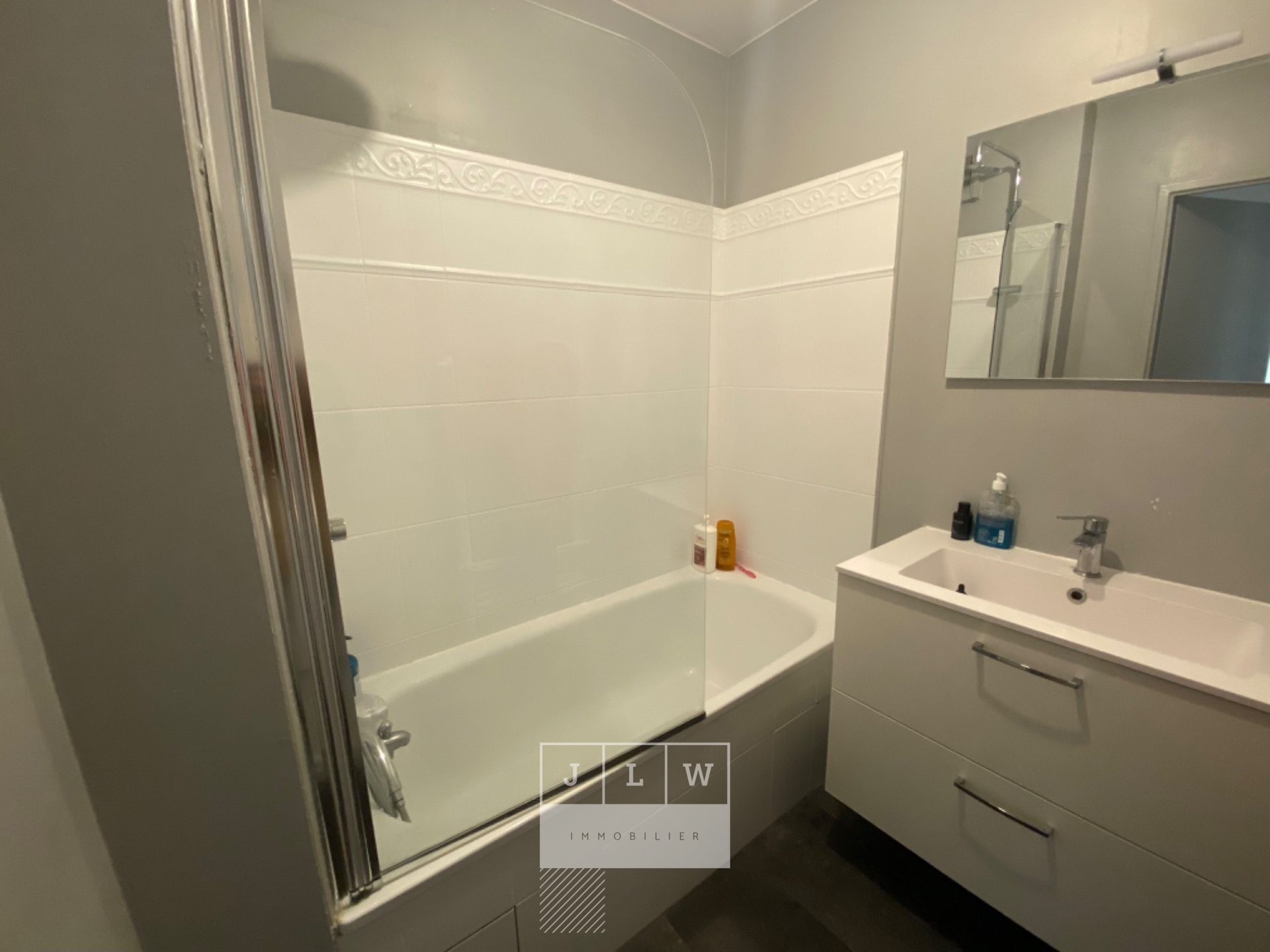 Adgj sr123 rue du guet lille t2 balcon garage Photo 5 - JLW Immobilier Adgj sr123 rue du guet lille t2 balcon garage Photo 5 - JLW Immobilier