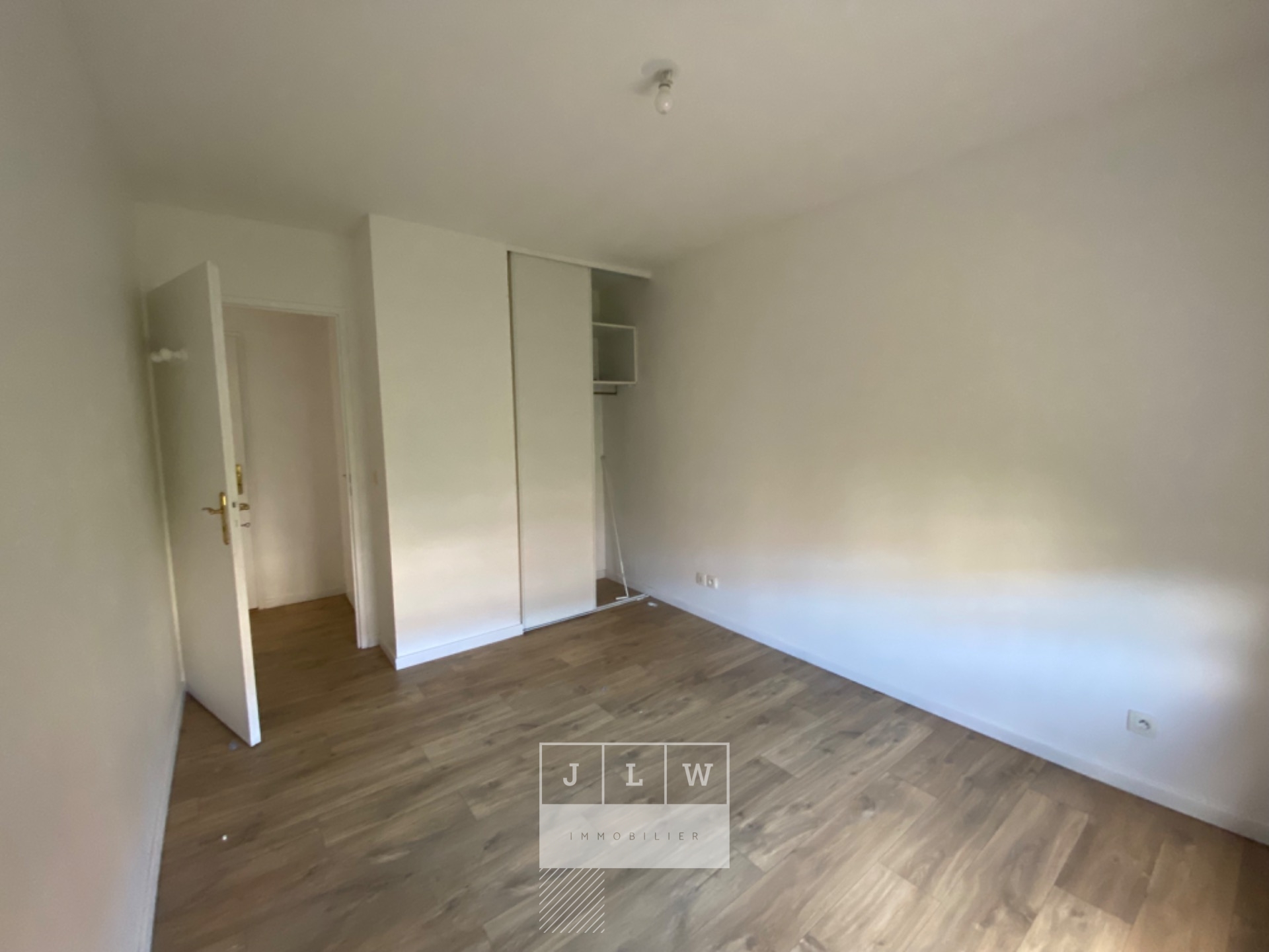 Adgj sr123 rue du guet lille t2 balcon garage Photo 6 - JLW Immobilier Adgj sr123 rue du guet lille t2 balcon garage Photo 6 - JLW Immobilier