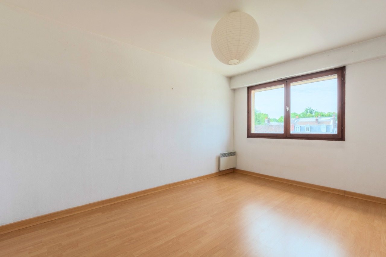 Vieux lille charmant trois pieces avec place de parking Photo 10 - JLW Immobilier