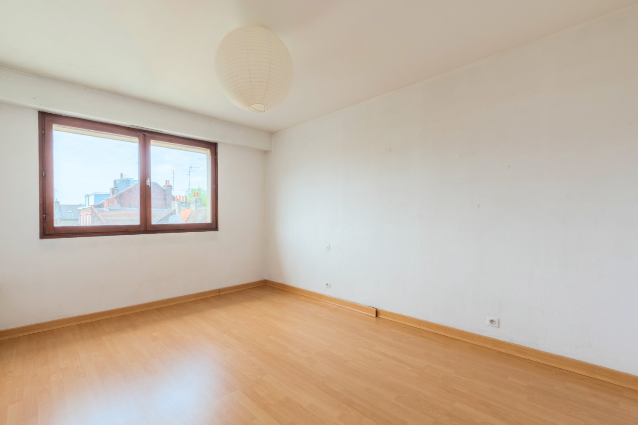 Vieux lille charmant trois pieces avec place de parking Photo 11 - JLW Immobilier