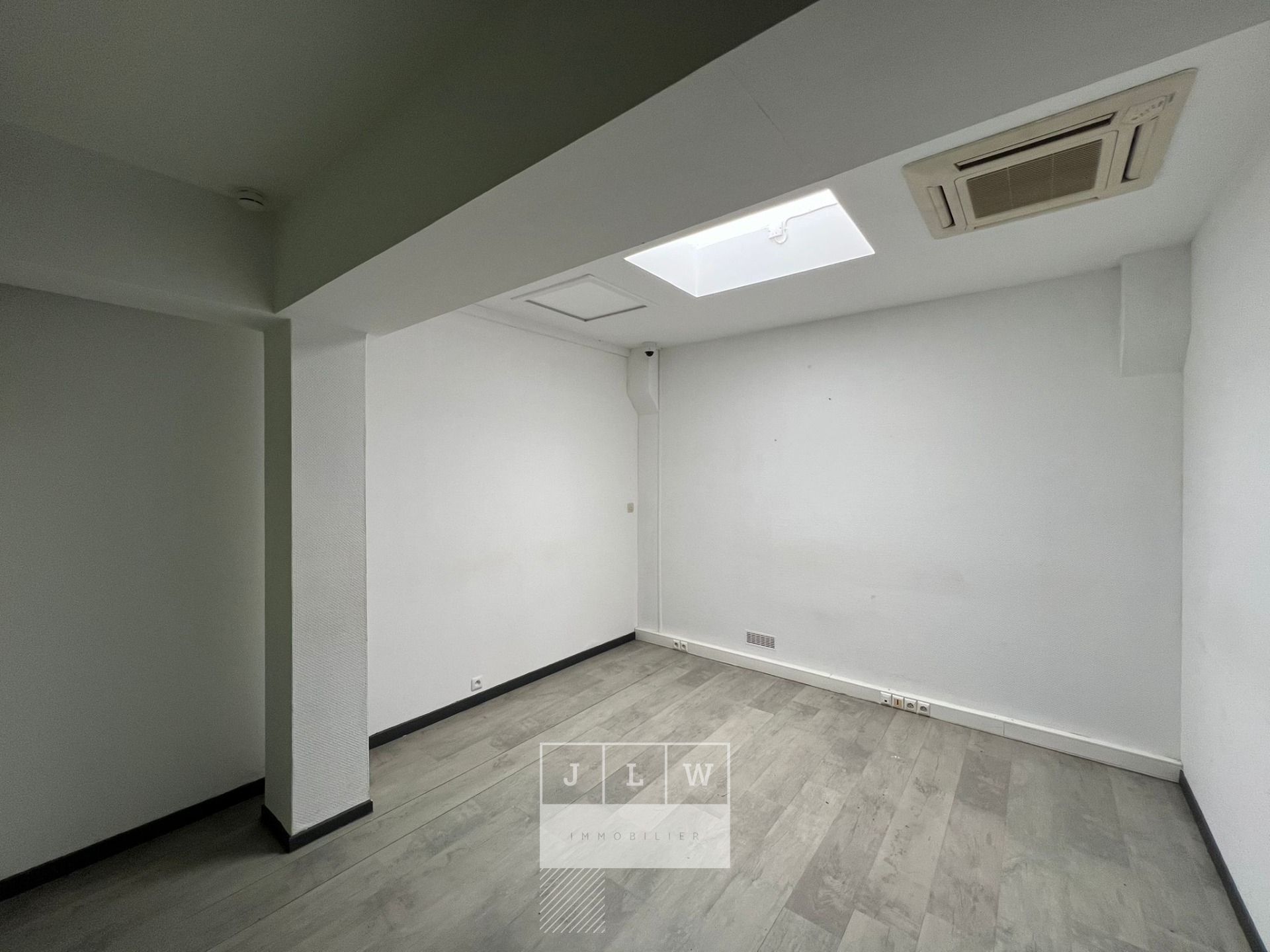 Agxp fl16 bureaux louer 150 m2 idealement place Photo 3 - JLW Immobilier Agxp fl16 bureaux louer 150 m2 idealement place Photo 3 - JLW Immobilier