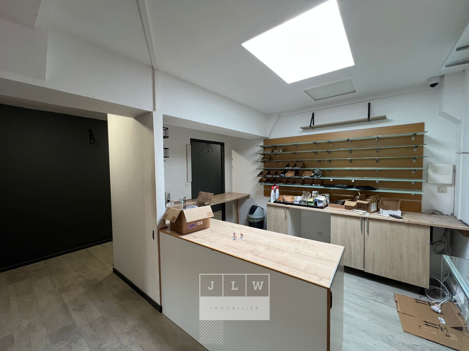 Agxp bureaux louer 150 m2 idealement place Photo 3 - JLW Immobilier Agxp bureaux louer 150 m2 idealement place Photo 3 - JLW Immobilier