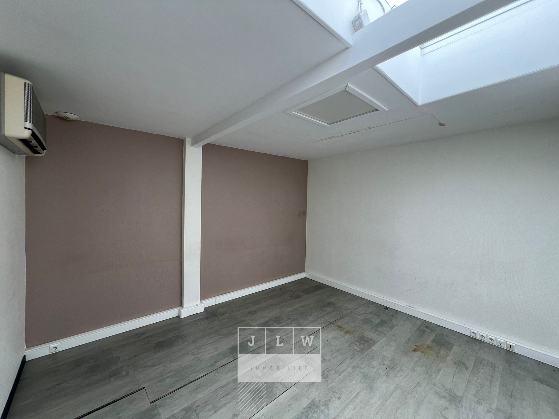 Agxp bureaux louer 150 m2 idealement place Photo 9 - JLW Immobilier Agxp bureaux louer 150 m2 idealement place Photo 9 - JLW Immobilier