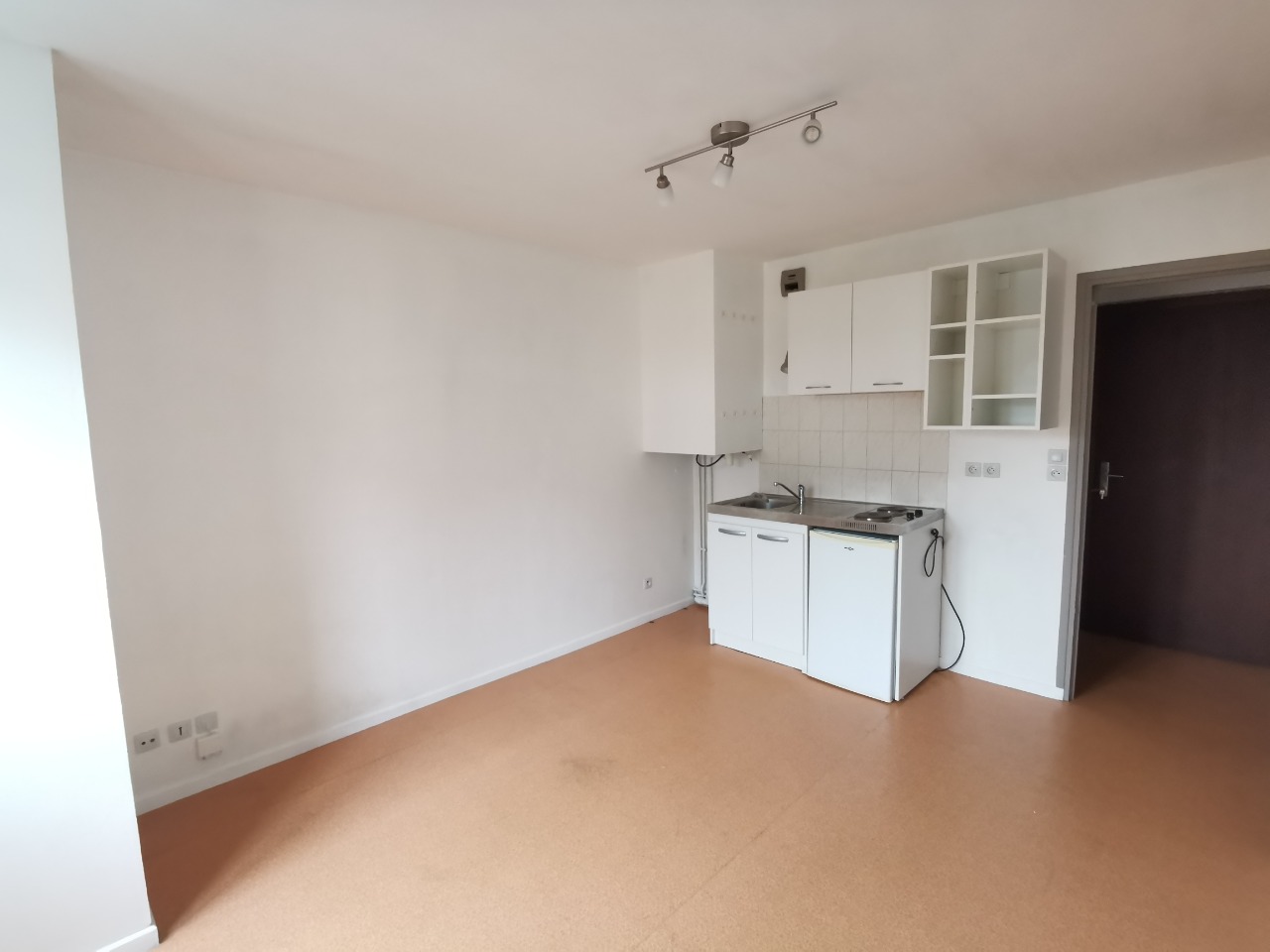 Lille mise en vente studio 18m parking Photo 1 - JLW Immobilier Lille mise en vente studio 18m parking Photo 1 - JLW Immobilier