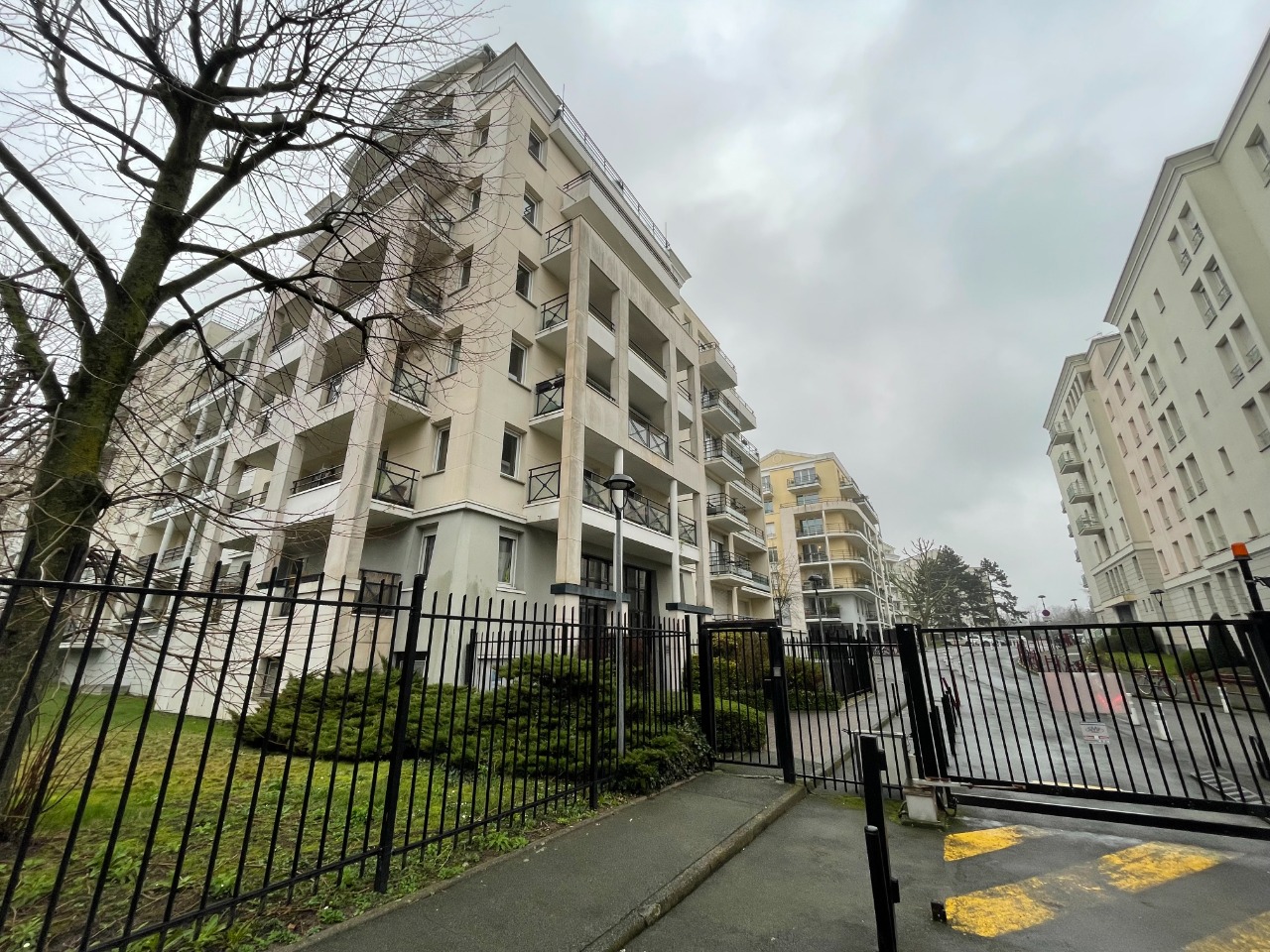Avenue du peuple belge garage 15m en residence securisee Photo 1 - JLW Immobilier