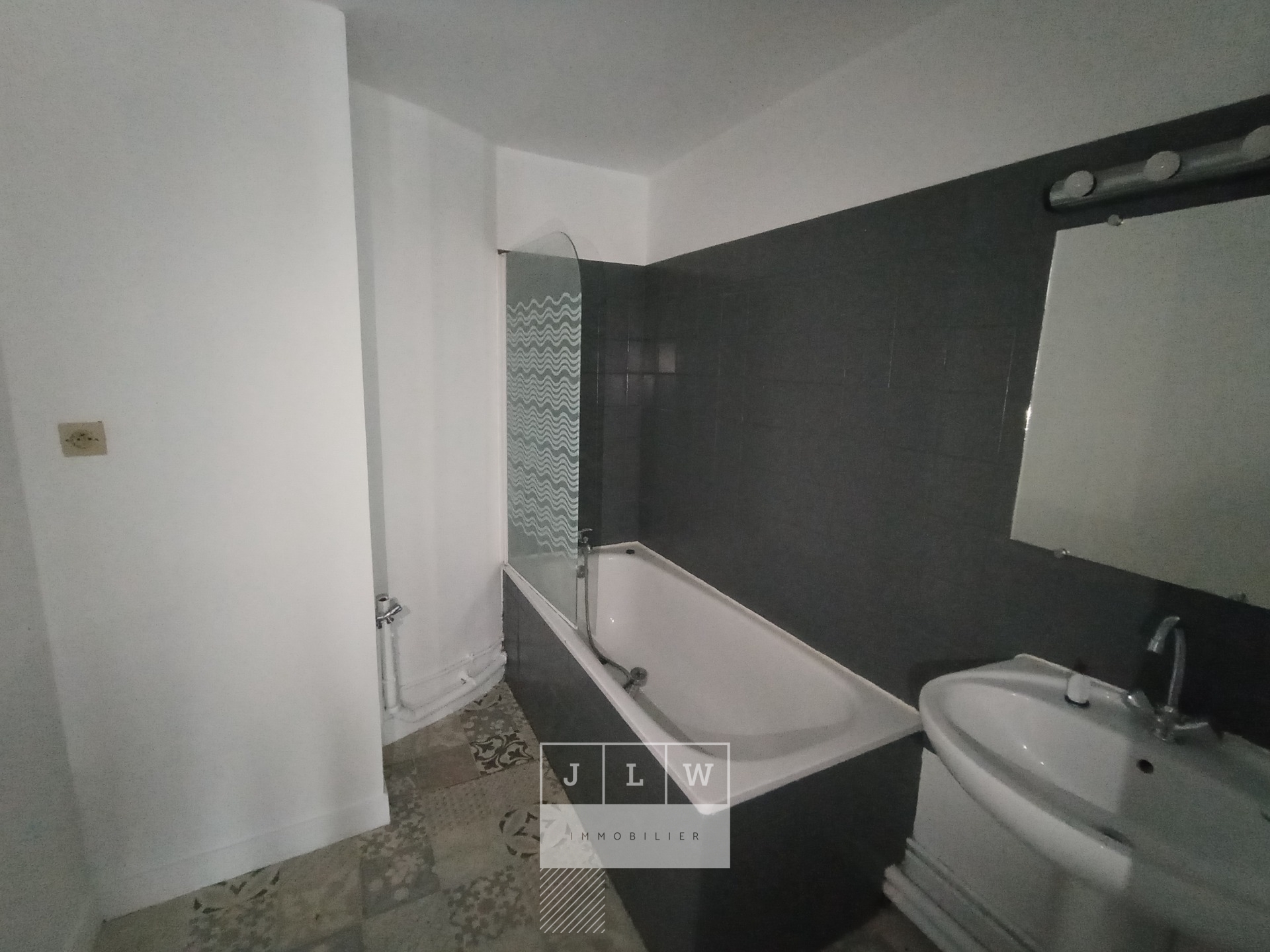 Alsp nb343 t1bis parking rue basse vieux lille Photo 4 - JLW Immobilier Alsp nb343 t1bis parking rue basse vieux lille Photo 4 - JLW Immobilier