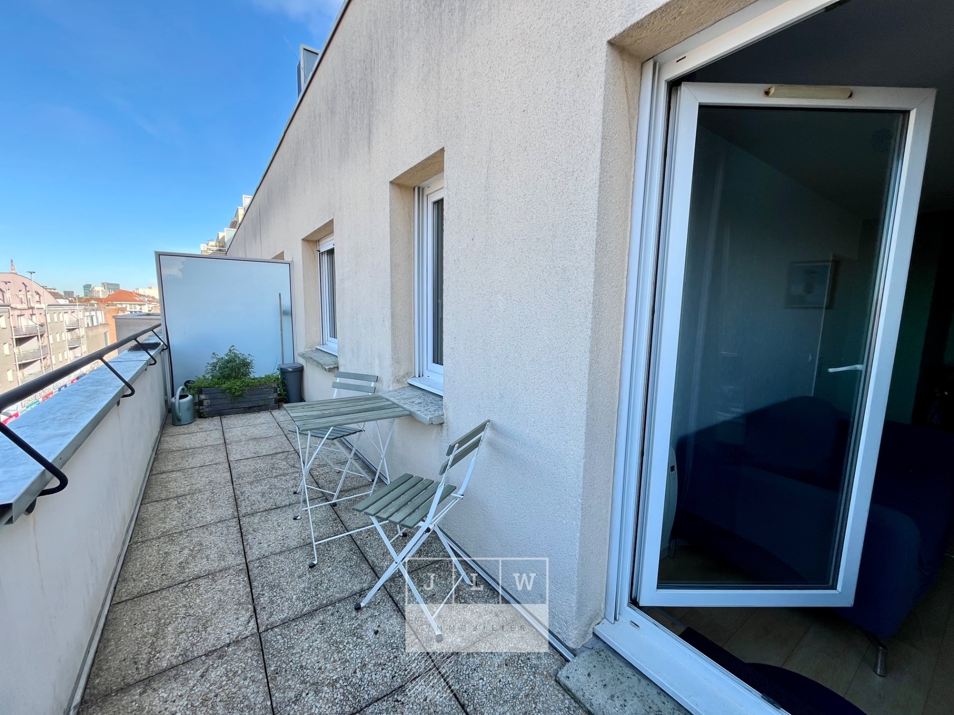 Appartement t2 dernier etage avec terrasse et parking Photo 2 - JLW Immobilier Appartement t2 dernier etage avec terrasse et parking Photo 2 - JLW Immobilier
