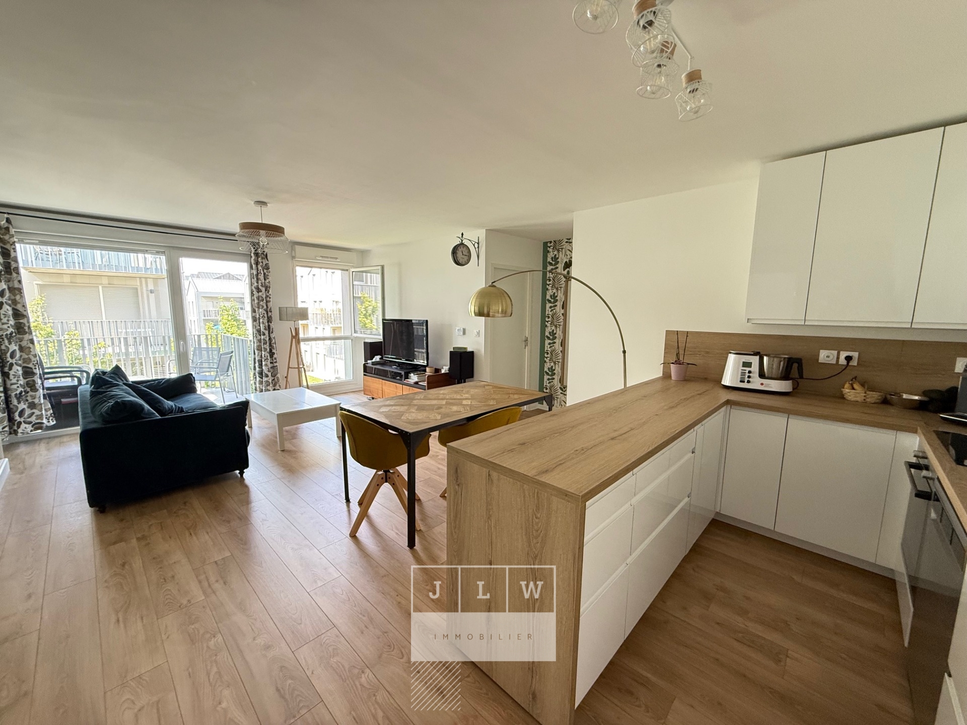 Superbe t4 balcon parking Photo 2 - JLW Immobilier Superbe t4 balcon parking Photo 2 - JLW Immobilier