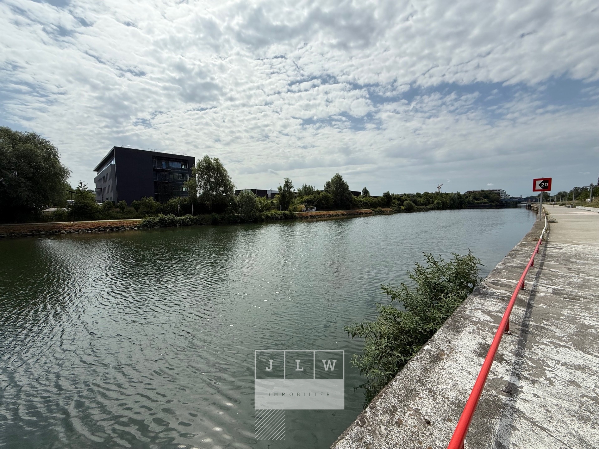 Superbe t4 balcon parking Photo 10 - JLW Immobilier Superbe t4 balcon parking Photo 10 - JLW Immobilier