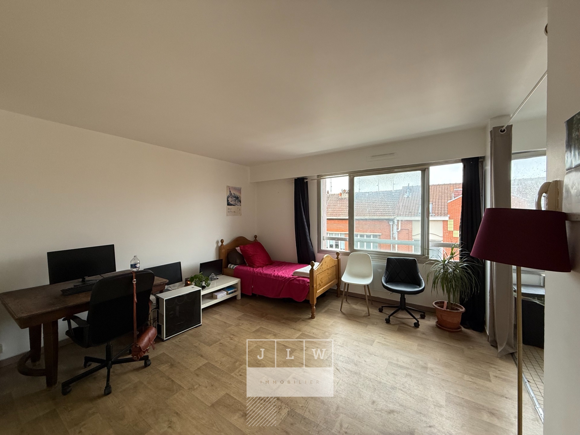 Studio parking gambetta Photo 1 - JLW Immobilier Studio parking gambetta Photo 1 - JLW Immobilier