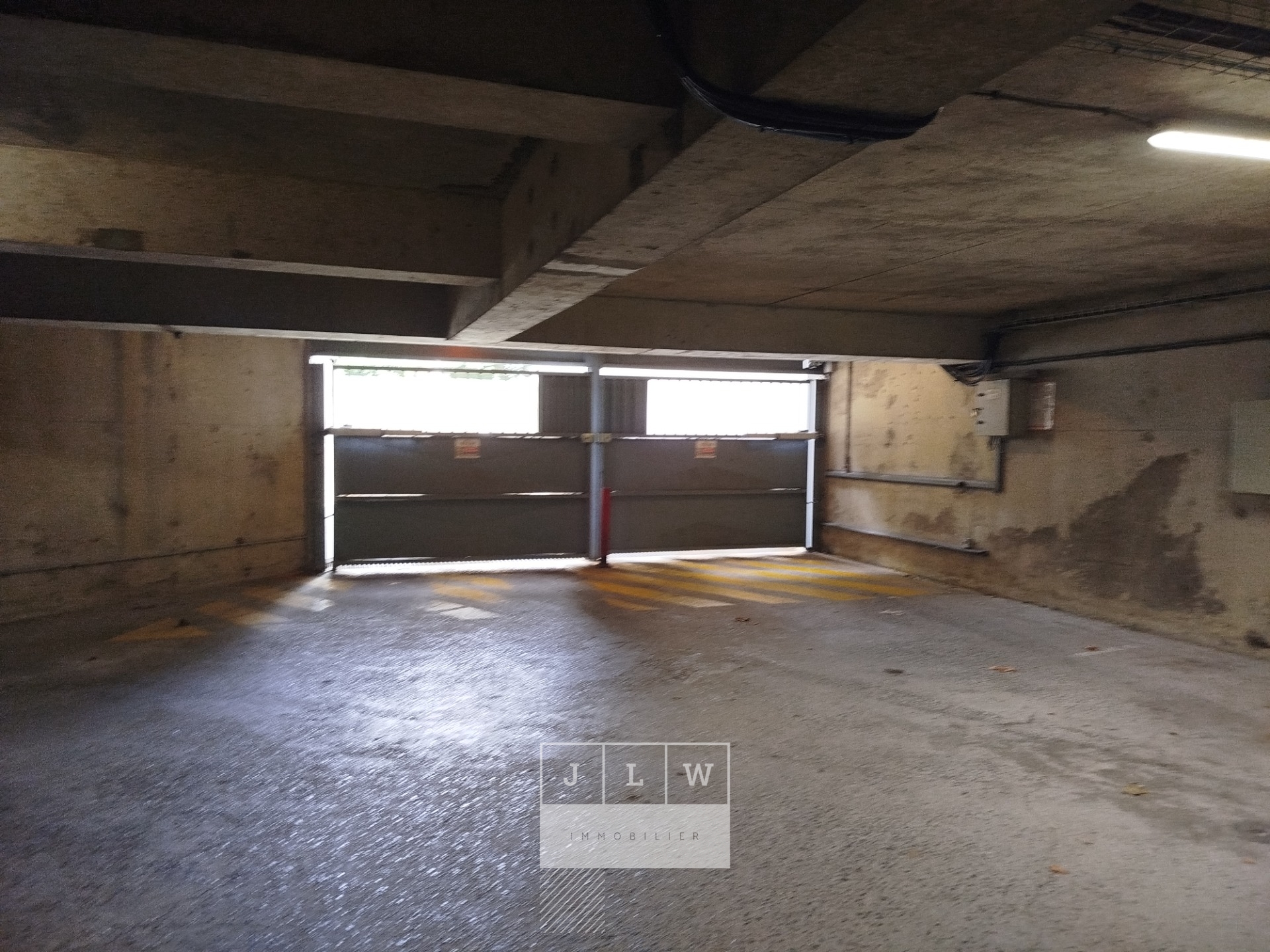 Asml pkg garage ferme sous sol Photo 4 - JLW Immobilier Asml pkg garage ferme sous sol Photo 4 - JLW Immobilier