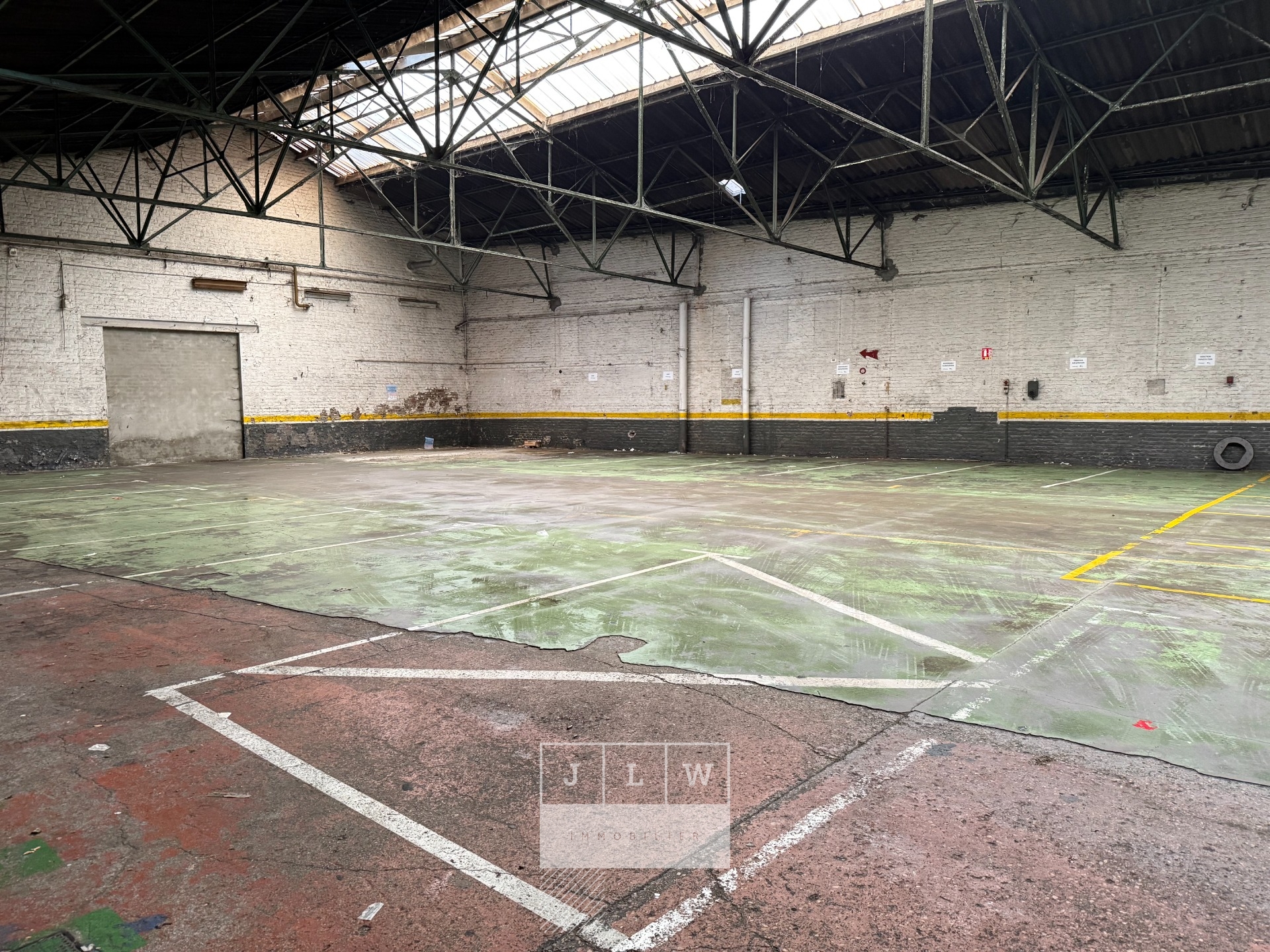 Asne sr123 places de parking securisees rue de douai Photo 3 - JLW Immobilier