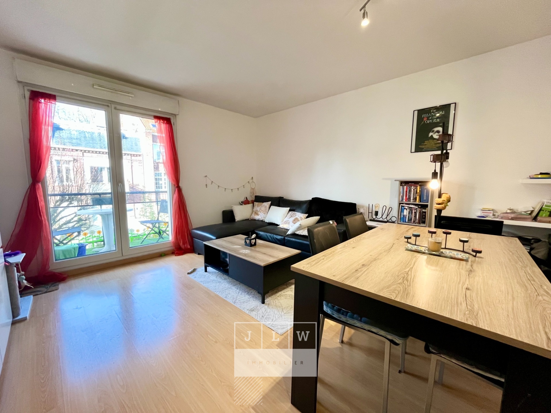 Lille centre appartement de type 2 avec balcon Photo 1 - JLW Immobilier Lille centre appartement de type 2 avec balcon Photo 1 - JLW Immobilier