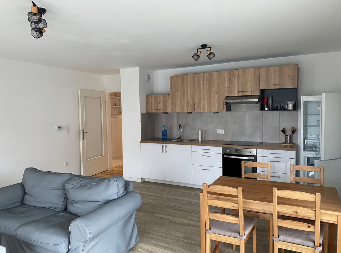 Afta ll152 type 3 meuble en residence avec balcon Photo 1 - JLW Immobilier Afta ll152 type 3 meuble en residence avec balcon Photo 1 - JLW Immobilier