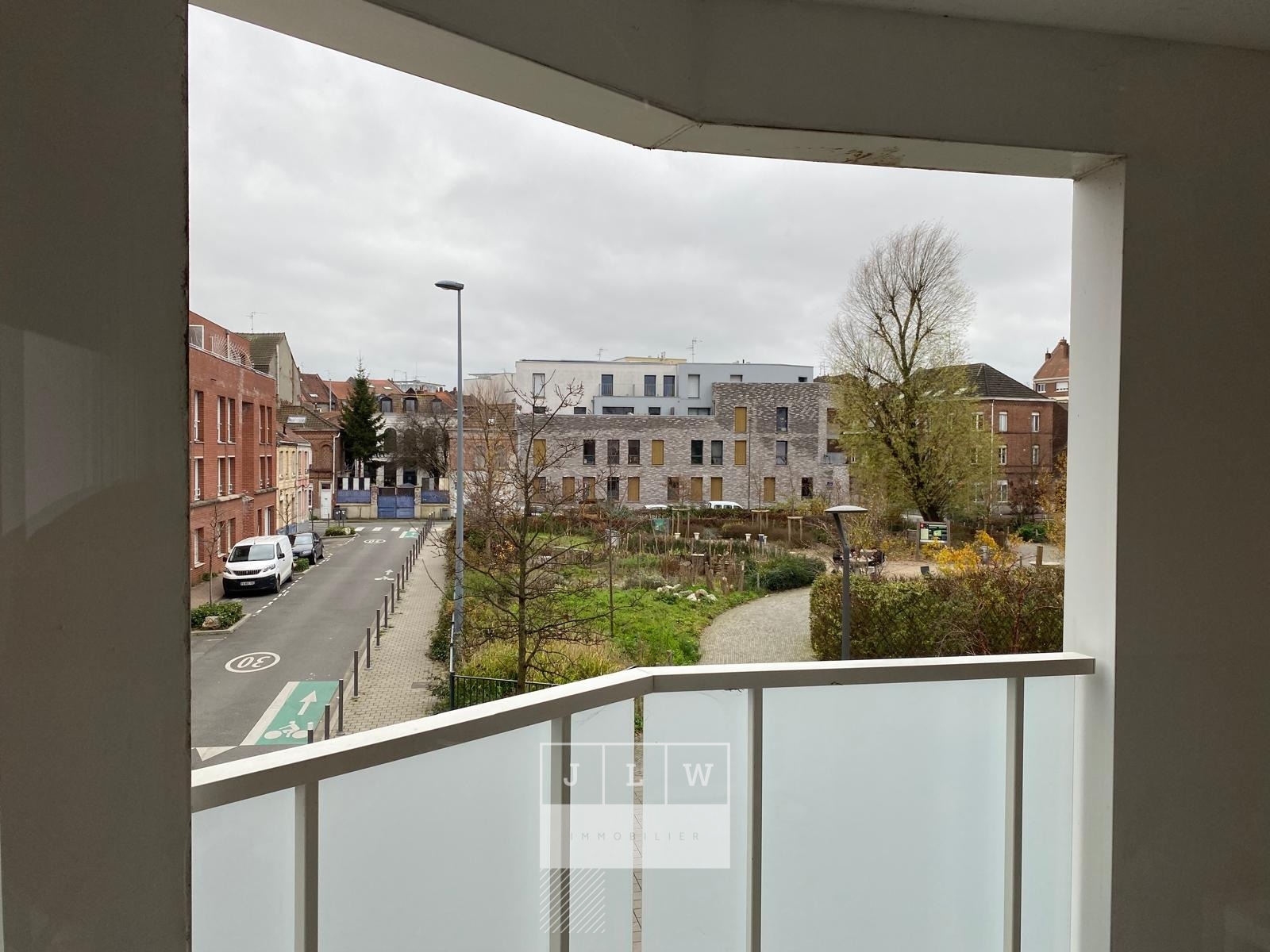 Afta ll152 type 3 meuble en residence avec balcon Photo 4 - JLW Immobilier Afta ll152 type 3 meuble en residence avec balcon Photo 4 - JLW Immobilier