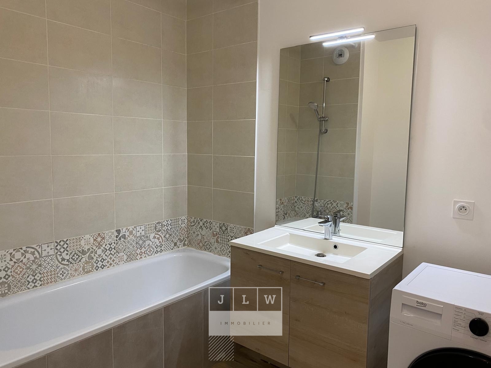 Afta ll152 type 3 meuble en residence avec balcon Photo 5 - JLW Immobilier Afta ll152 type 3 meuble en residence avec balcon Photo 5 - JLW Immobilier