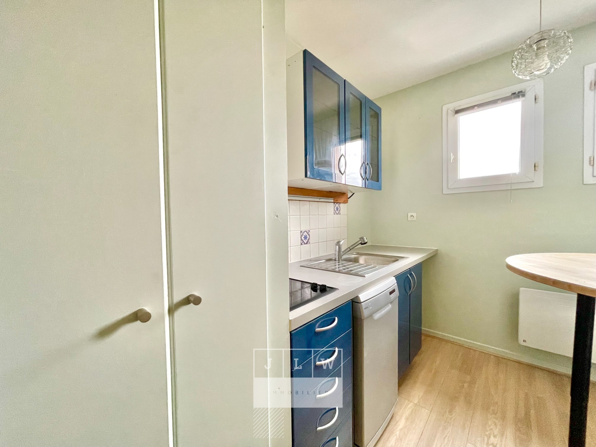 T2 avec balcon et place de parking  quelques pas du tram  Photo 4 - JLW Immobilier