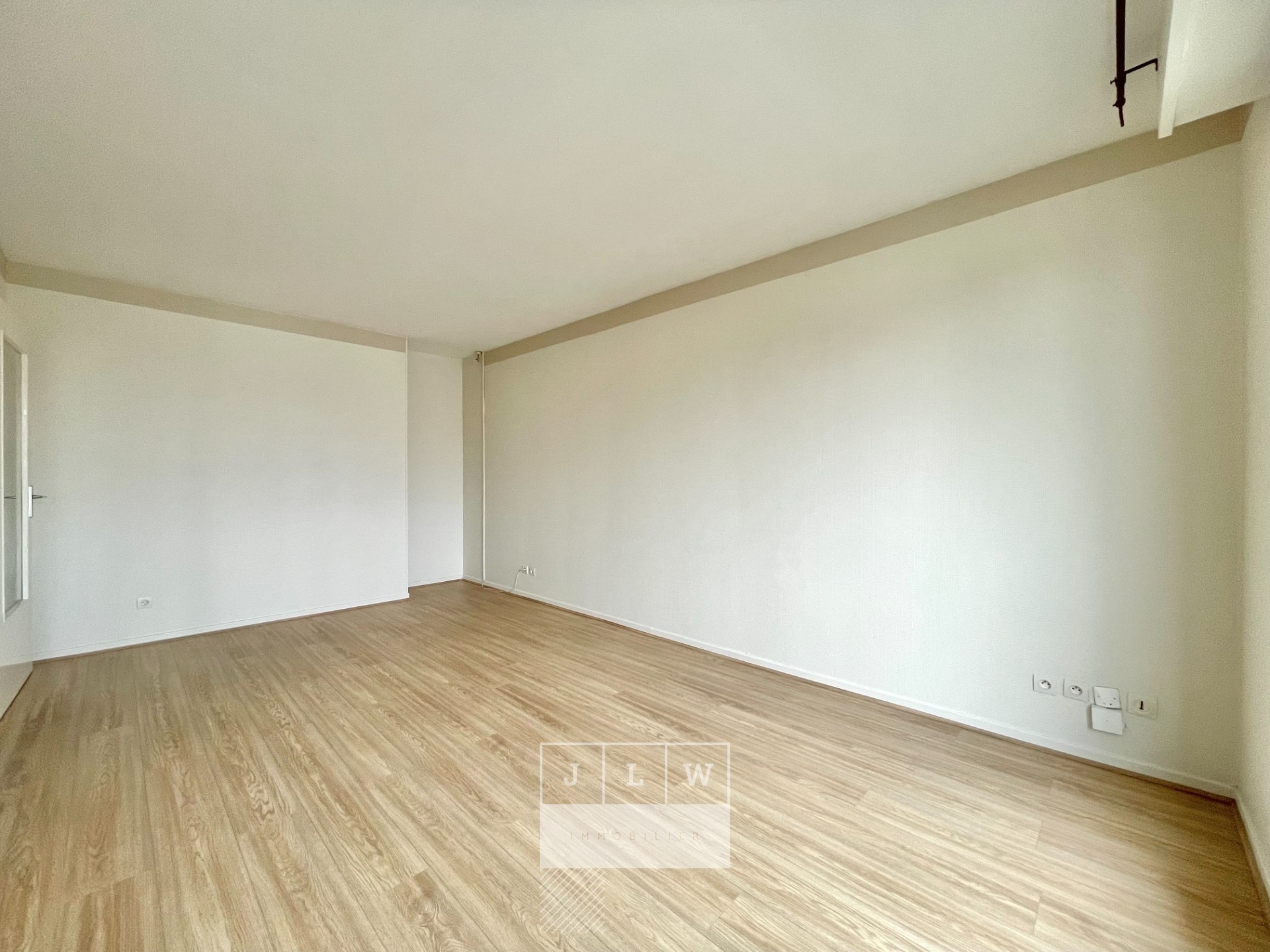 T2 avec balcon et place de parking  quelques pas du tram  Photo 9 - JLW Immobilier