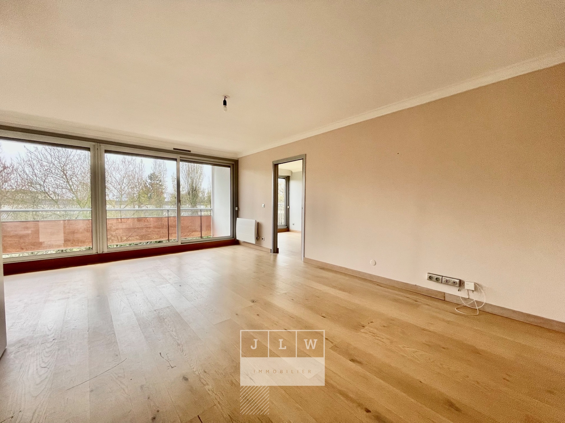 Bel appartement lumineux avec balcon cave et garage Photo 2 - JLW Immobilier