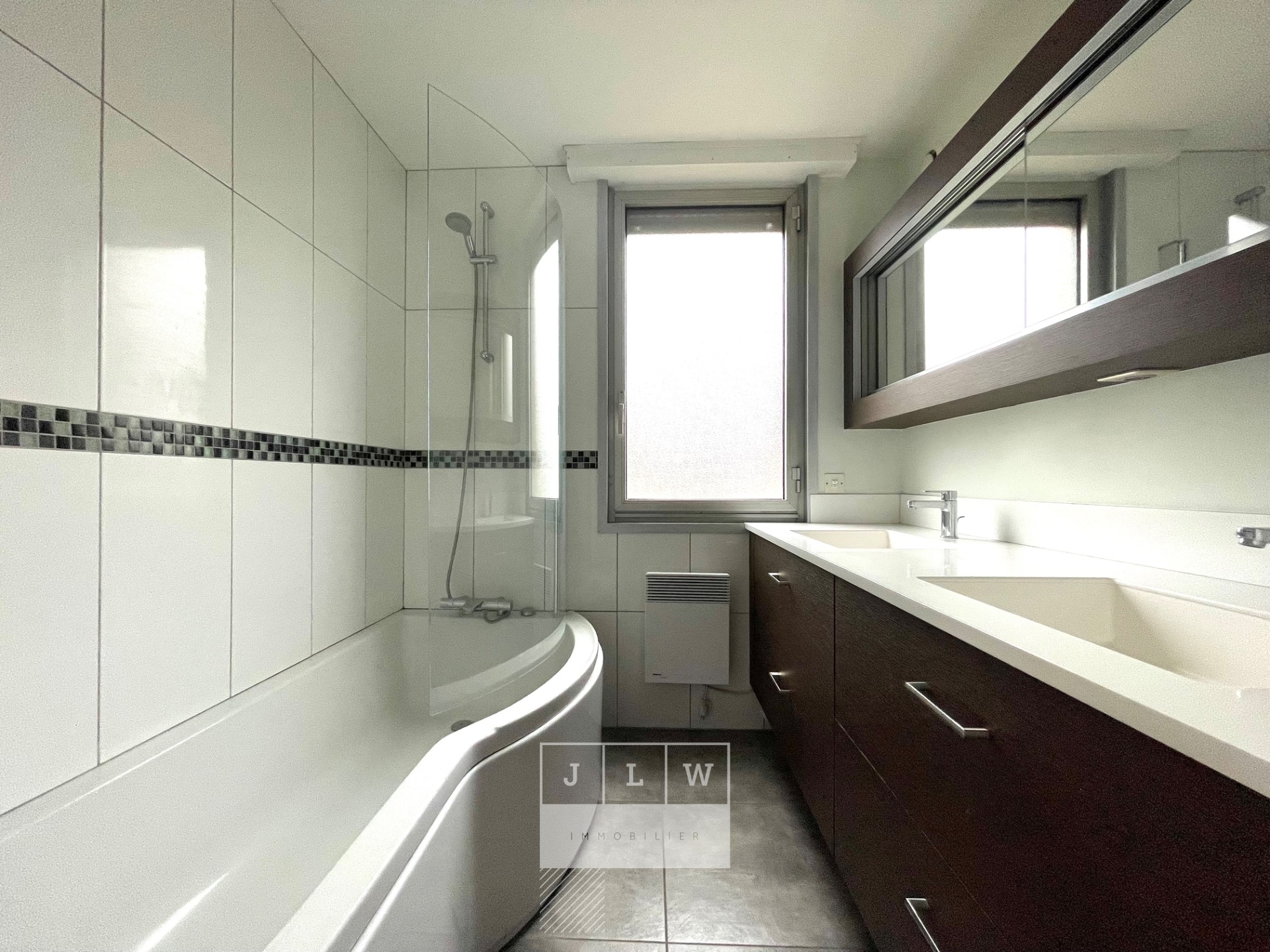 Bel appartement lumineux avec balcon cave et garage Photo 9 - JLW Immobilier