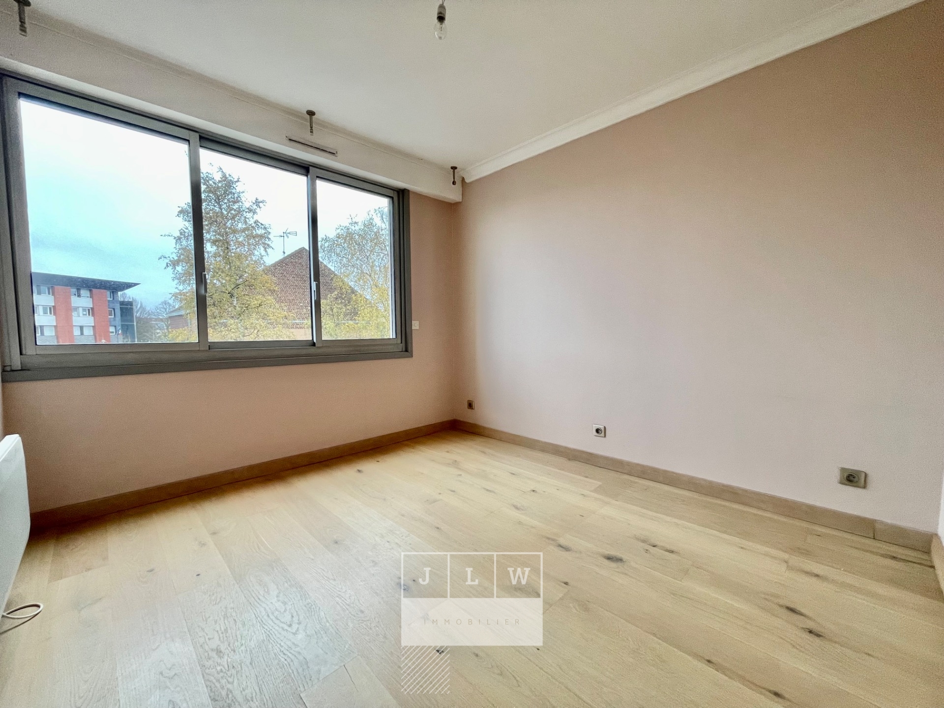 Bel appartement lumineux avec balcon cave et garage Photo 10 - JLW Immobilier