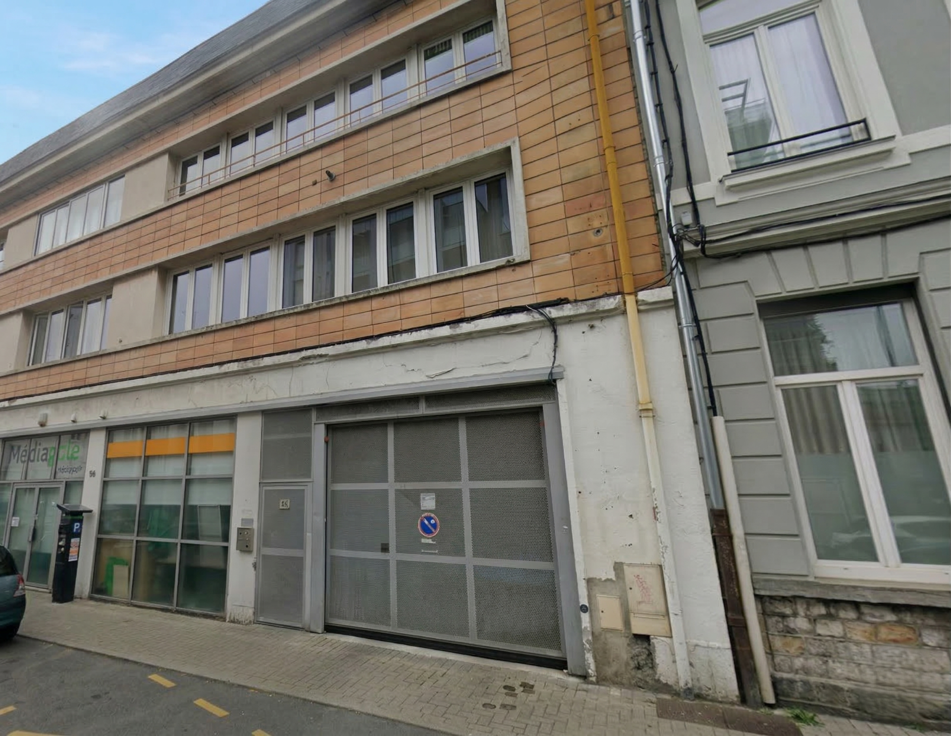 Asne sr123 places de parking securisees rue de douai Photo 1 - JLW Immobilier Asne sr123 places de parking securisees rue de douai Photo 1 - JLW Immobilier