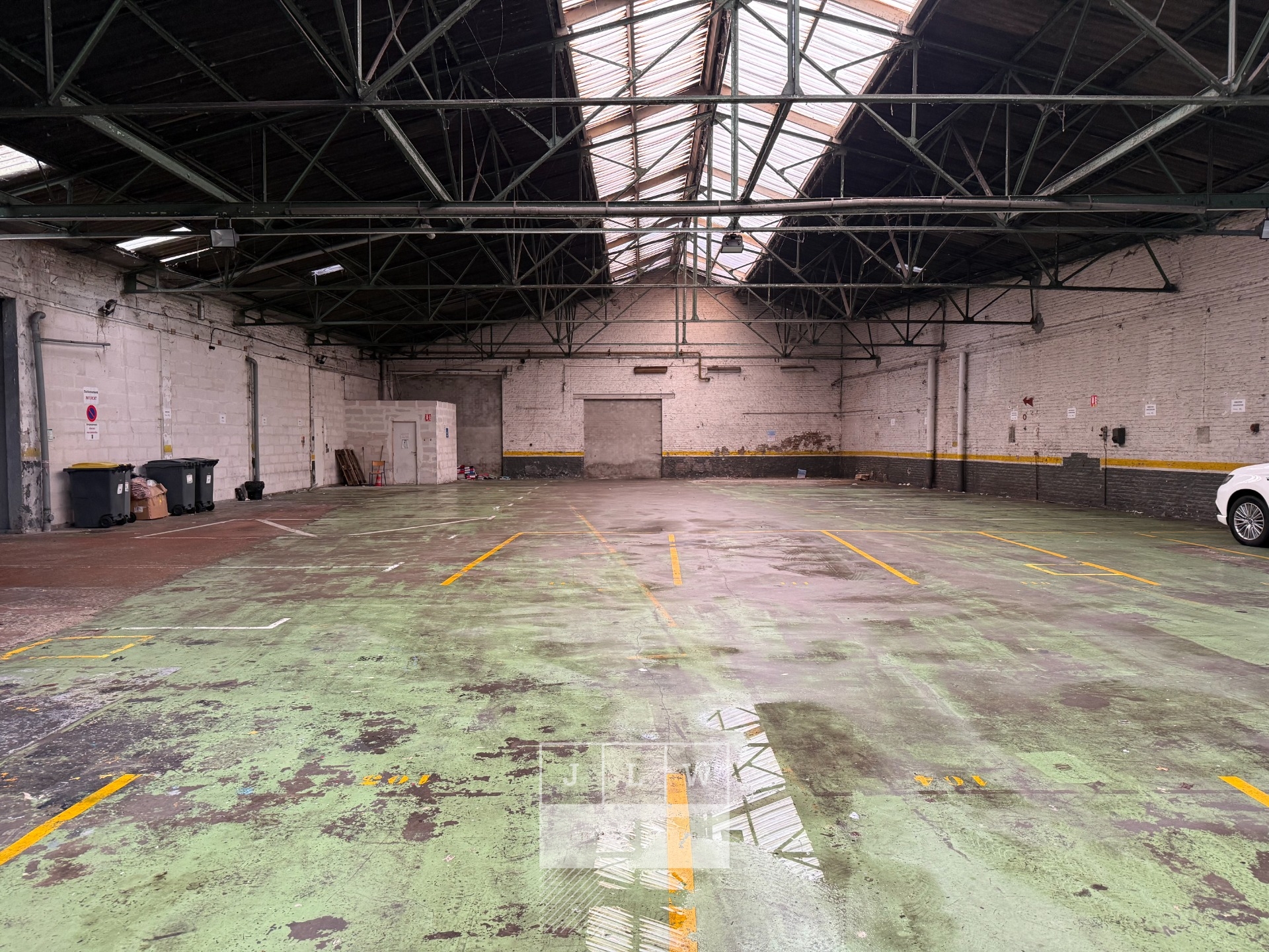 Asne sr123 places de parking securisees rue de douai Photo 2 - JLW Immobilier Asne sr123 places de parking securisees rue de douai Photo 2 - JLW Immobilier