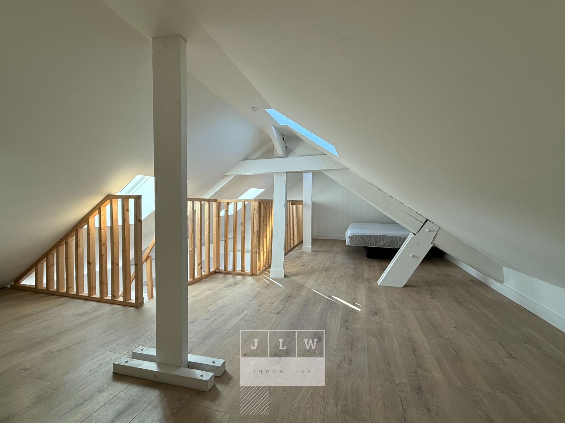 Atjy sr123 t2 meuble 49m2   28m2 de mezzanine renove Photo 4 - JLW Immobilier