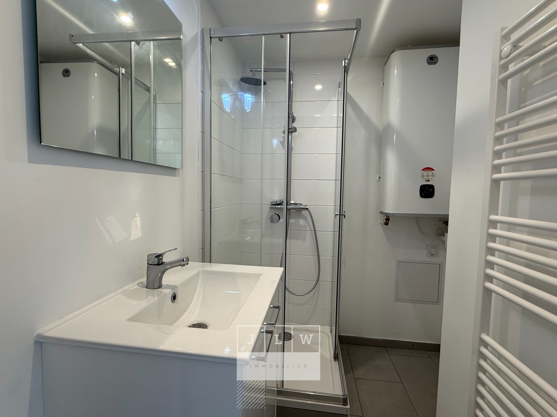 Atjy sr123 t2 meuble 49m2   28m2 de mezzanine renove Photo 5 - JLW Immobilier