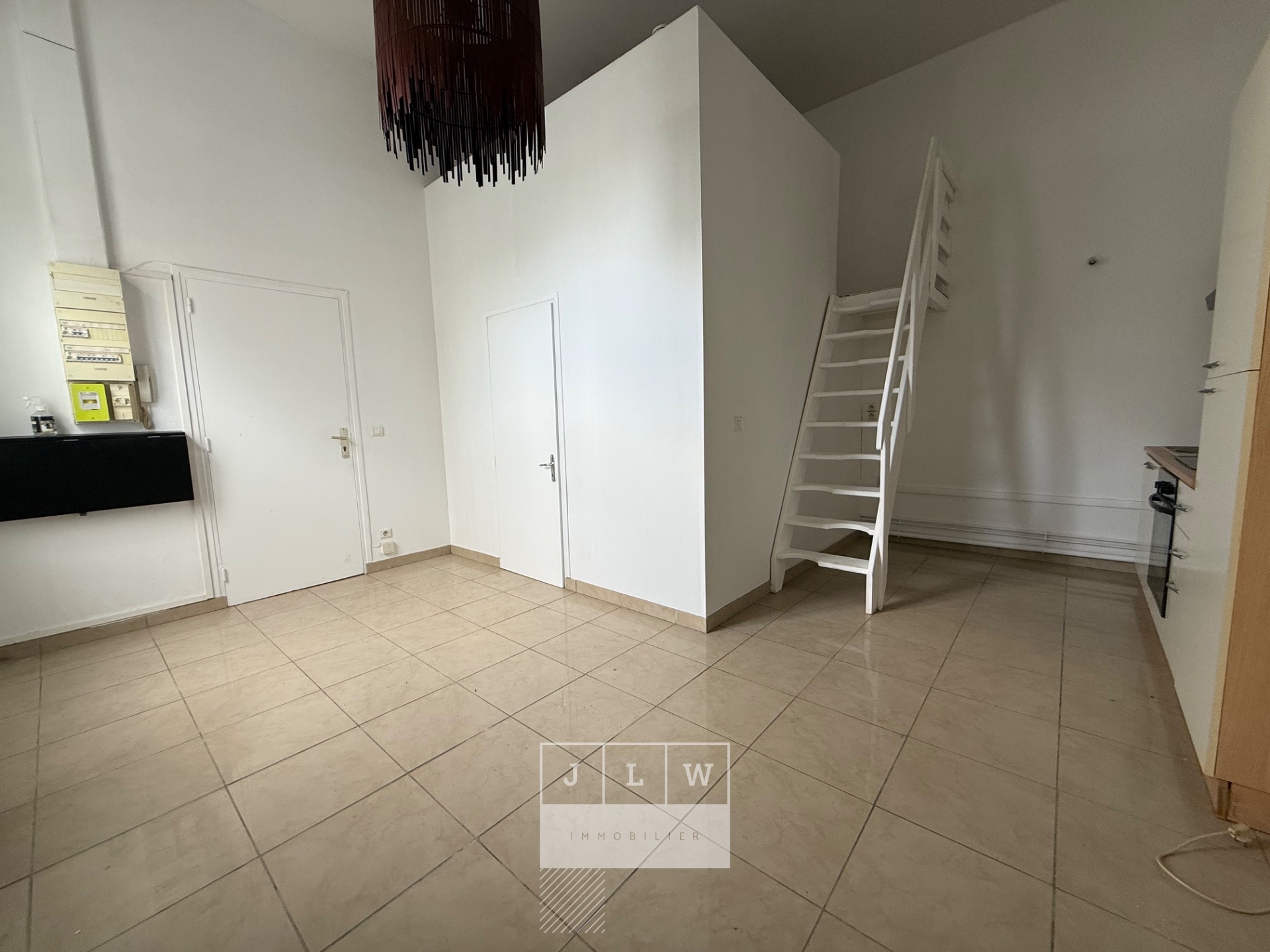 Ref  atrq  ll152 studio avec mezzanine non meublee Photo 1 - JLW Immobilier