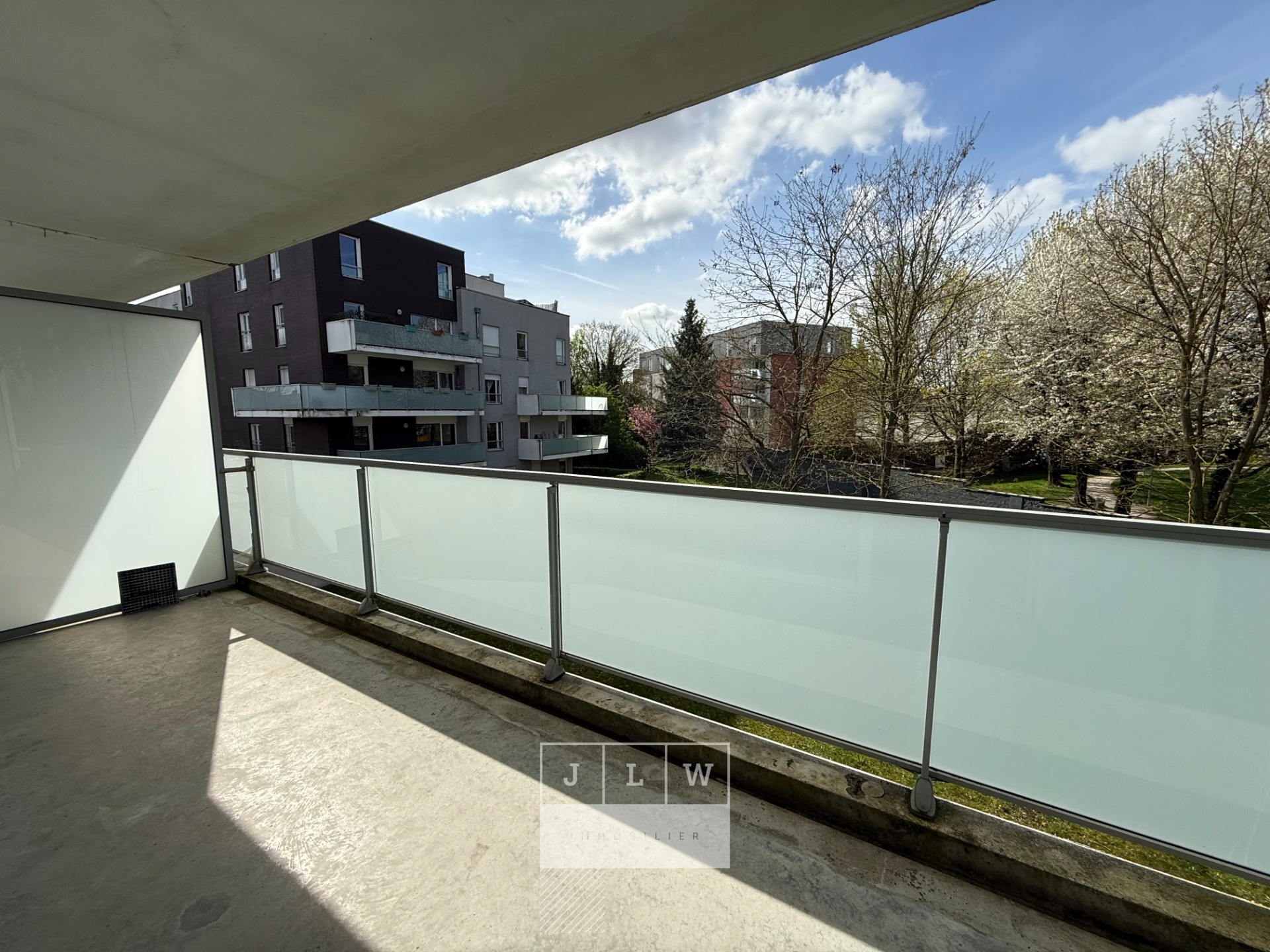 Auaj sr123 t3 lumineux non meuble   2 parkings Photo 3 - JLW Immobilier