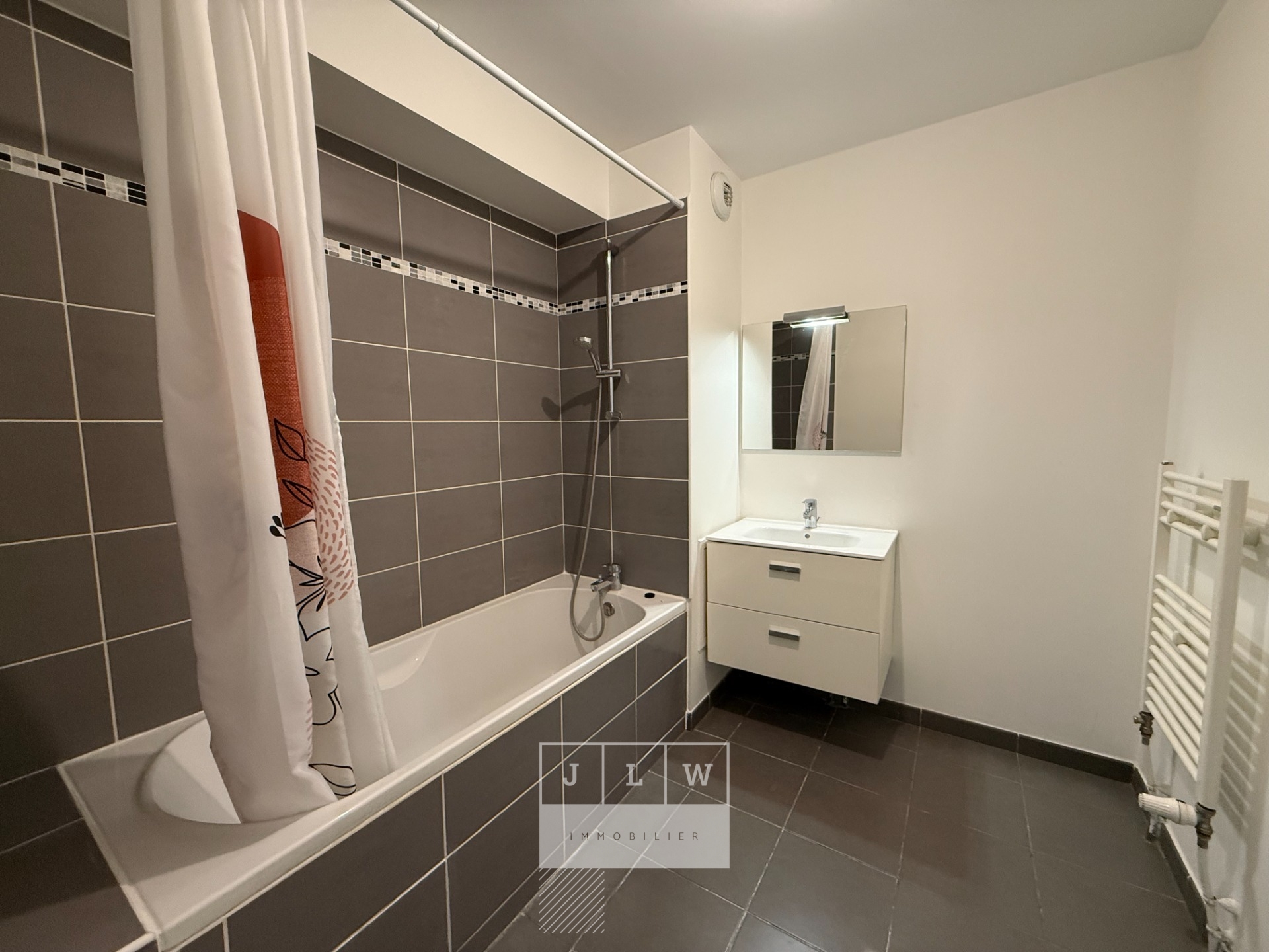 Auaj sr123 t3 lumineux non meuble   2 parkings Photo 5 - JLW Immobilier