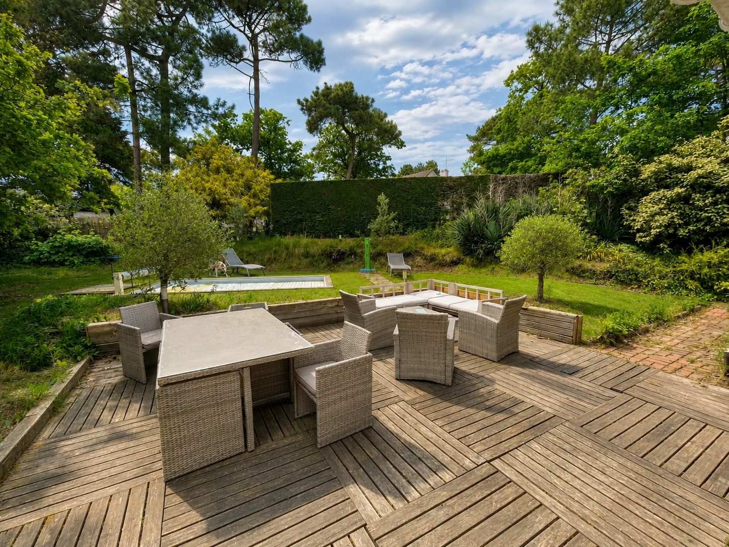 Elegante propriete familiale garage piscine Photo 2 - JLW Immobilier Elegante propriete familiale garage piscine Photo 2 - JLW Immobilier