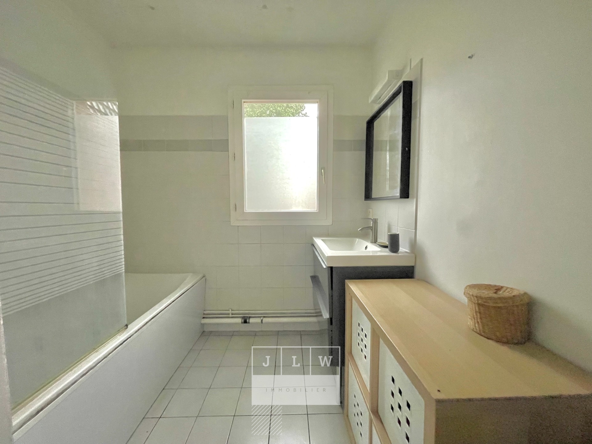 Lille gambetta beau t4 avec balcon et parking Photo 5 - JLW Immobilier Lille gambetta beau t4 avec balcon et parking Photo 5 - JLW Immobilier