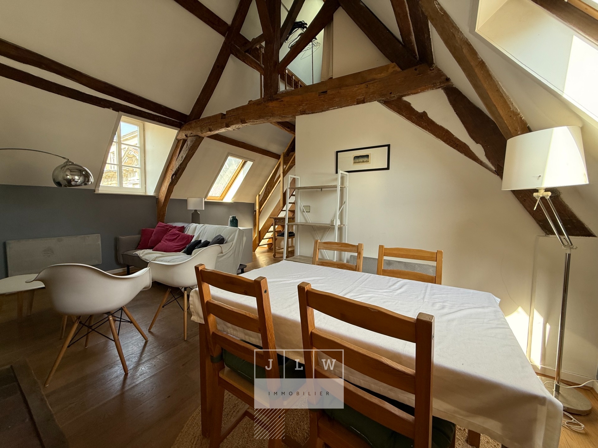 Auqj sr123 t1bis meuble au coeur du vieux lille Photo 1 - JLW Immobilier Auqj sr123 t1bis meuble au coeur du vieux lille Photo 1 - JLW Immobilier