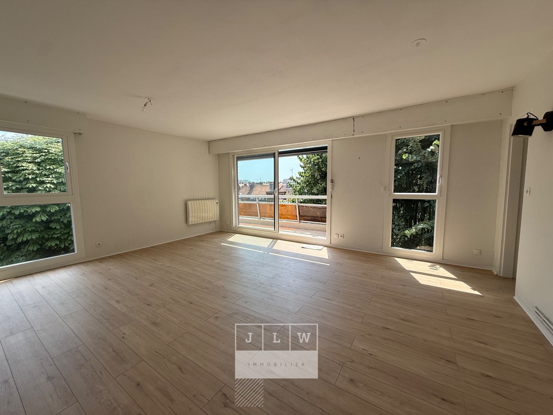 Avam  ll152 magnifique t3 non meuble  100m  avec terrasse Photo 1 - JLW Immobilier