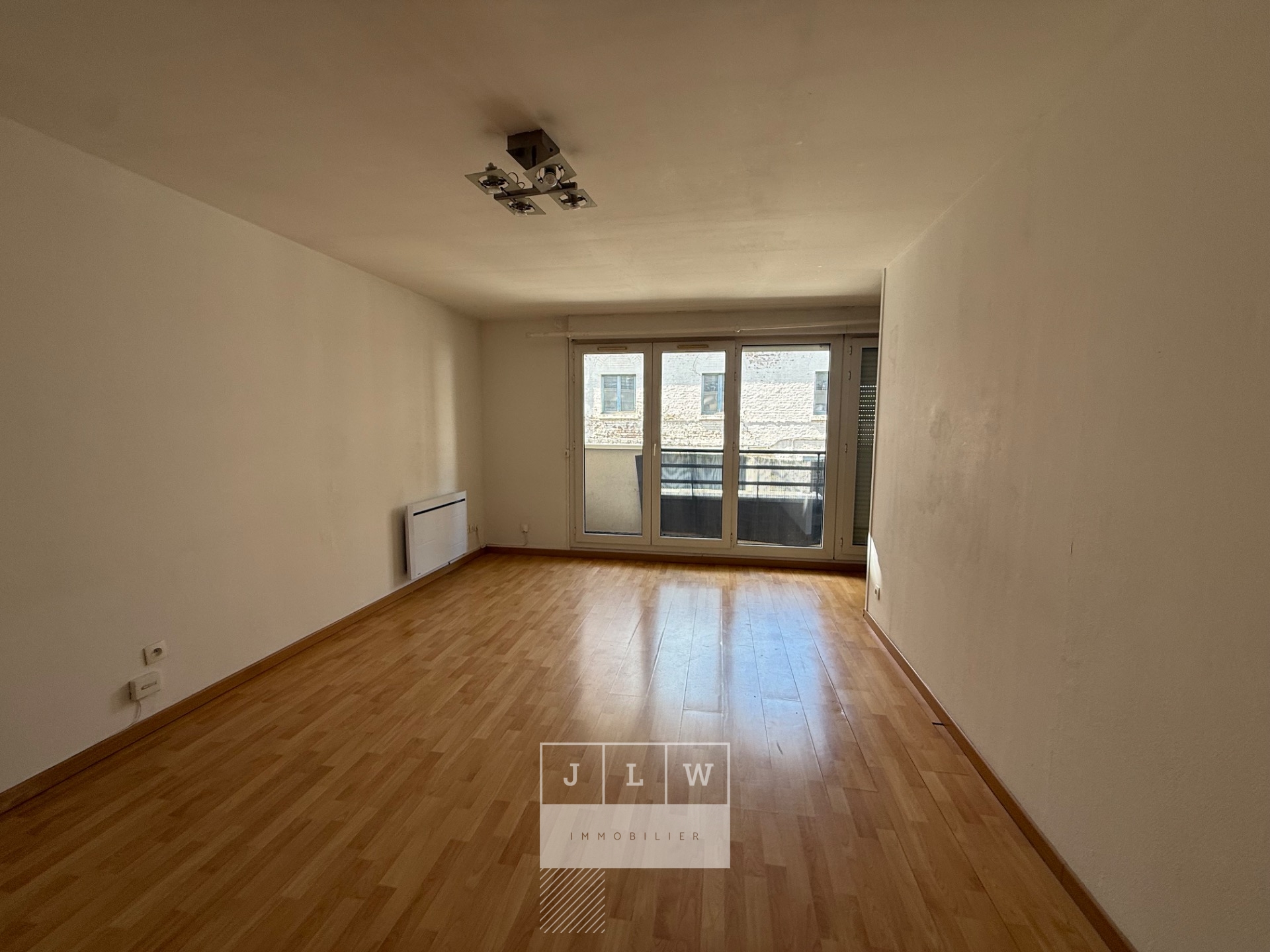 Avdh ll152 rue de brigode type 1 balcon parking Photo 1 - JLW Immobilier Avdh ll152 rue de brigode type 1 balcon parking Photo 1 - JLW Immobilier