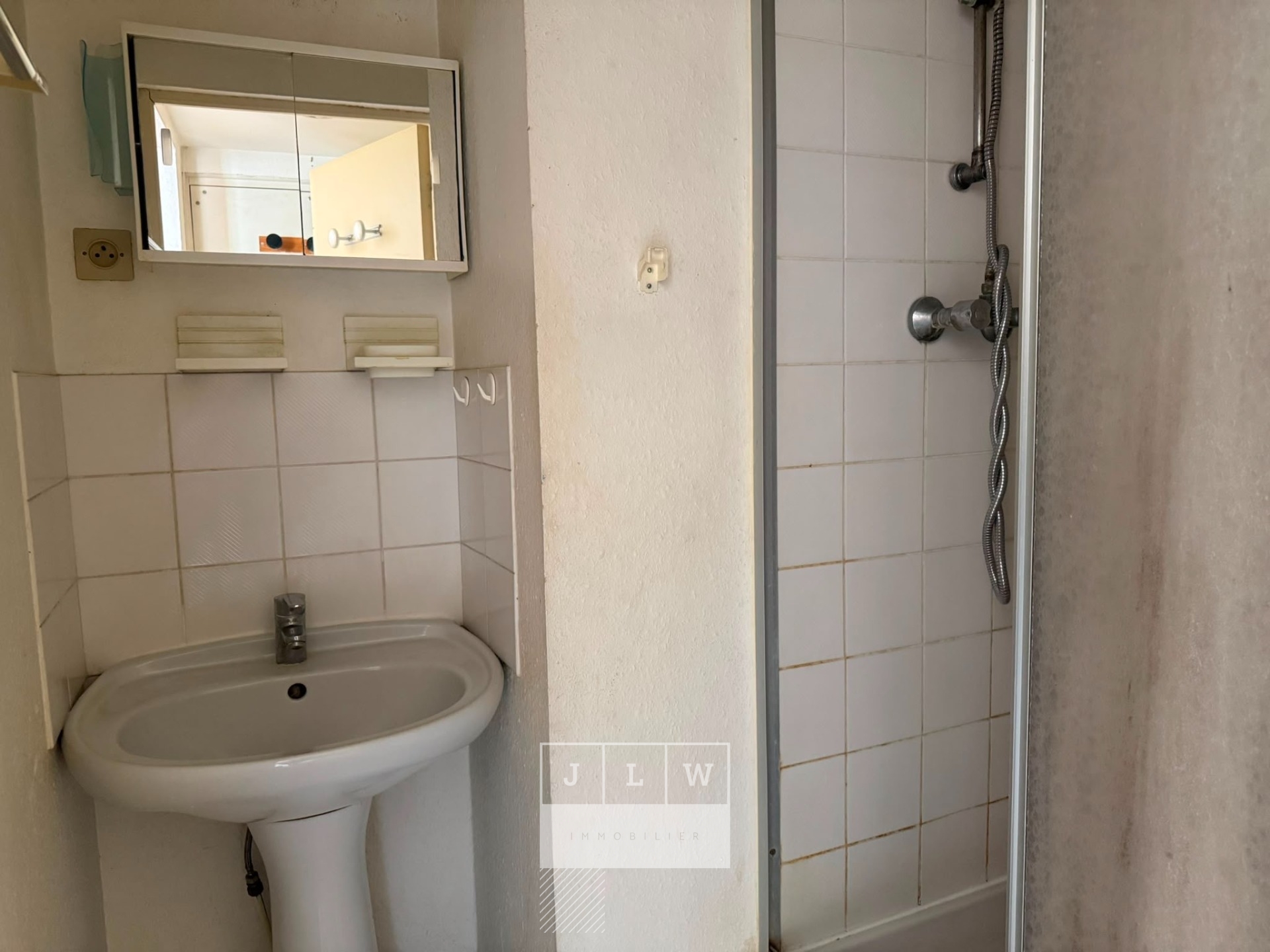 Avlb ll152 studio non meuble secteur republique saint michel Photo 3 - JLW Immobilier Avlb ll152 studio non meuble secteur republique saint michel Photo 3 - JLW Immobilier
