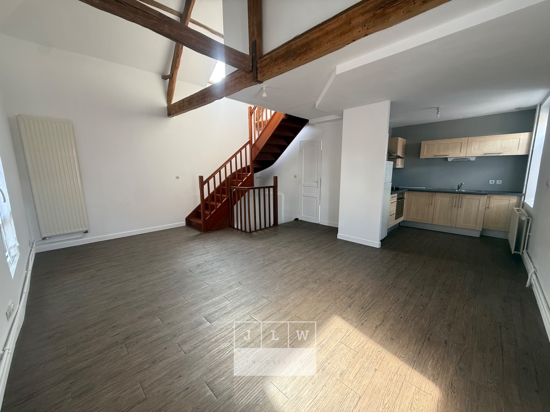 Avne ll152 beau type 2 en triplex 54 34m Photo 1 - JLW Immobilier Avne ll152 beau type 2 en triplex 54 34m Photo 1 - JLW Immobilier