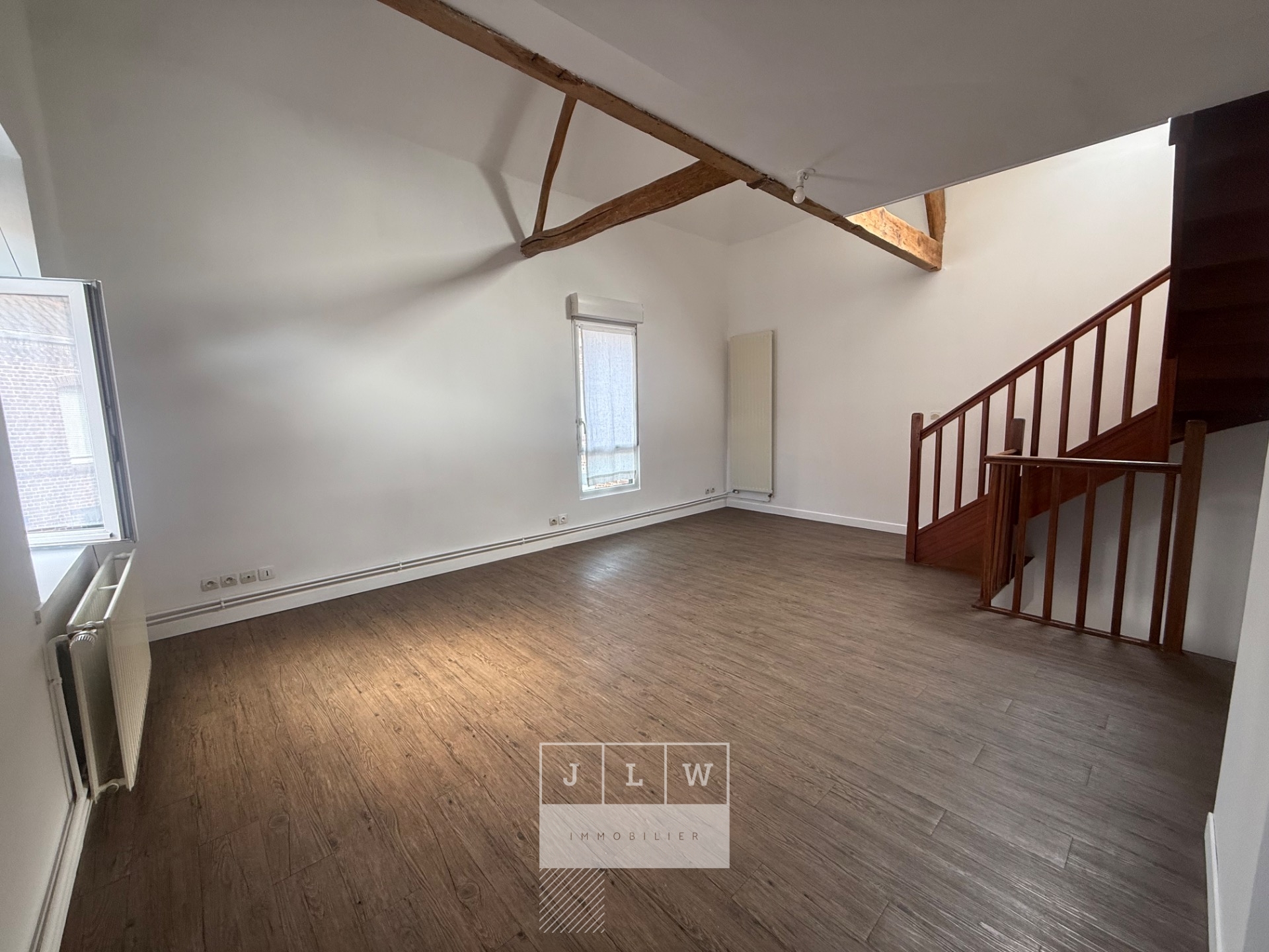 Avne ll152 beau type 2 en triplex 54 34m Photo 2 - JLW Immobilier Avne ll152 beau type 2 en triplex 54 34m Photo 2 - JLW Immobilier