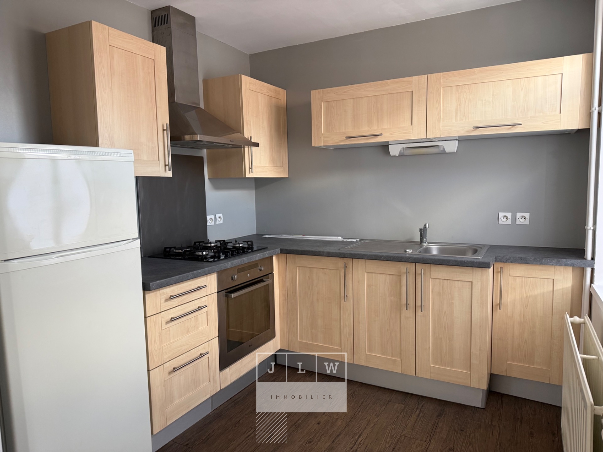 Avne ll152 beau type 2 en triplex 54 34m Photo 4 - JLW Immobilier Avne ll152 beau type 2 en triplex 54 34m Photo 4 - JLW Immobilier