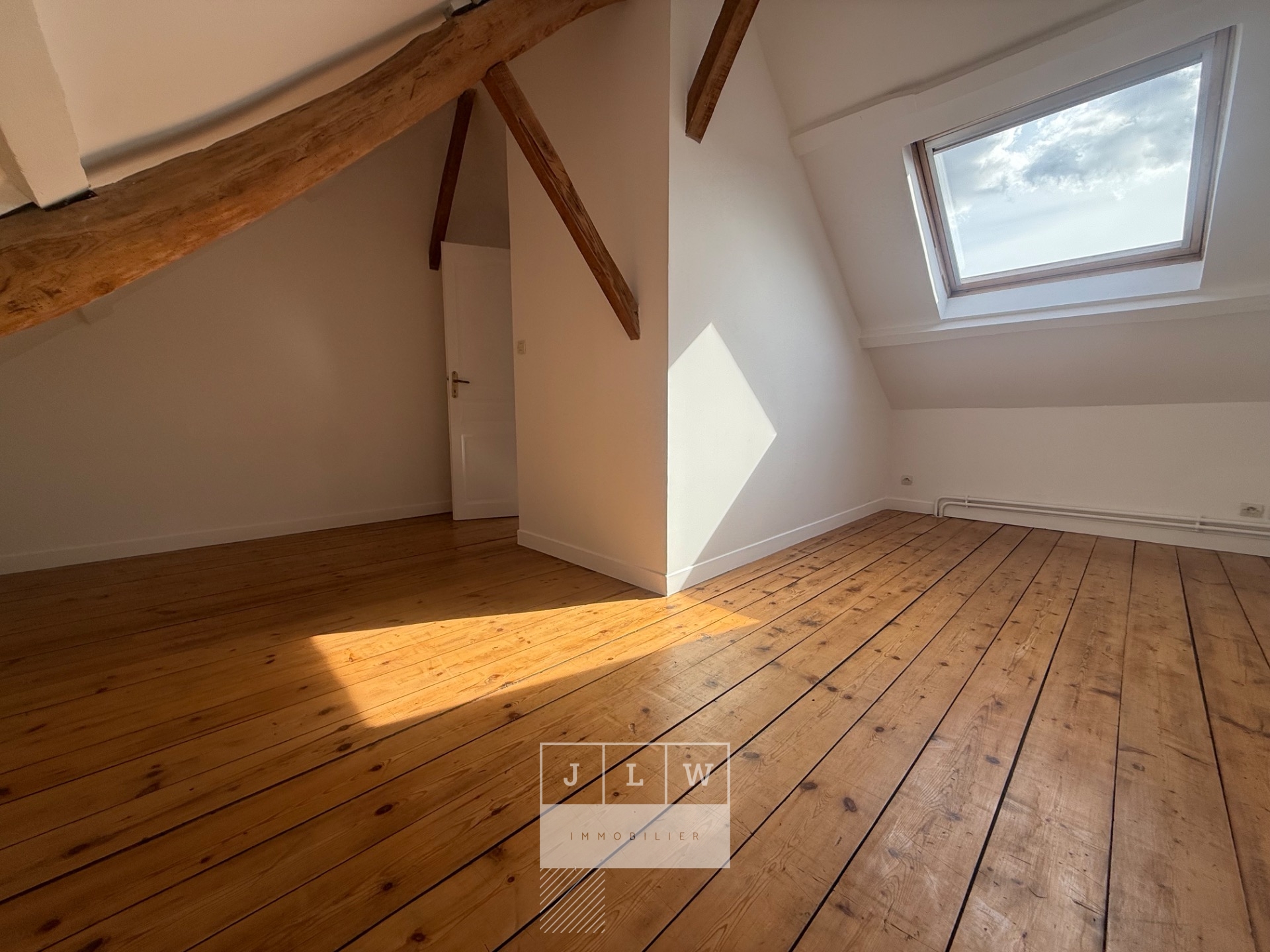 Avne ll152 beau type 2 en triplex 54 34m Photo 5 - JLW Immobilier Avne ll152 beau type 2 en triplex 54 34m Photo 5 - JLW Immobilier