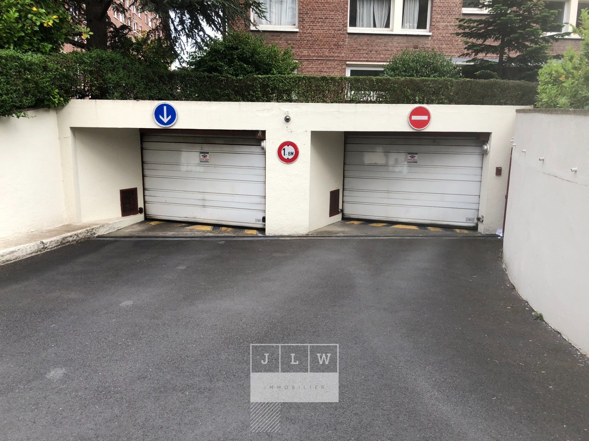 Vauban garage ferme securise Photo 1 - JLW Immobilier