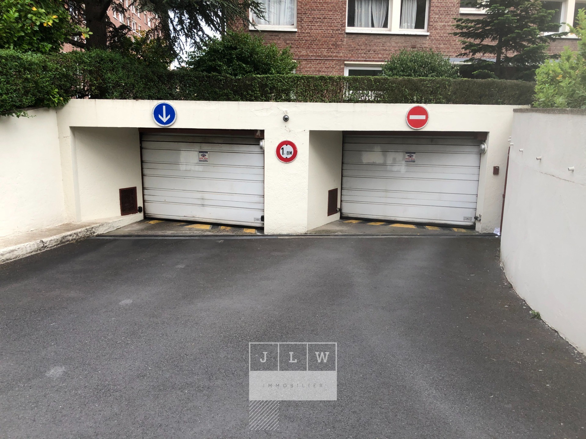 Vauban garage ferme securise - JLW Immobilier