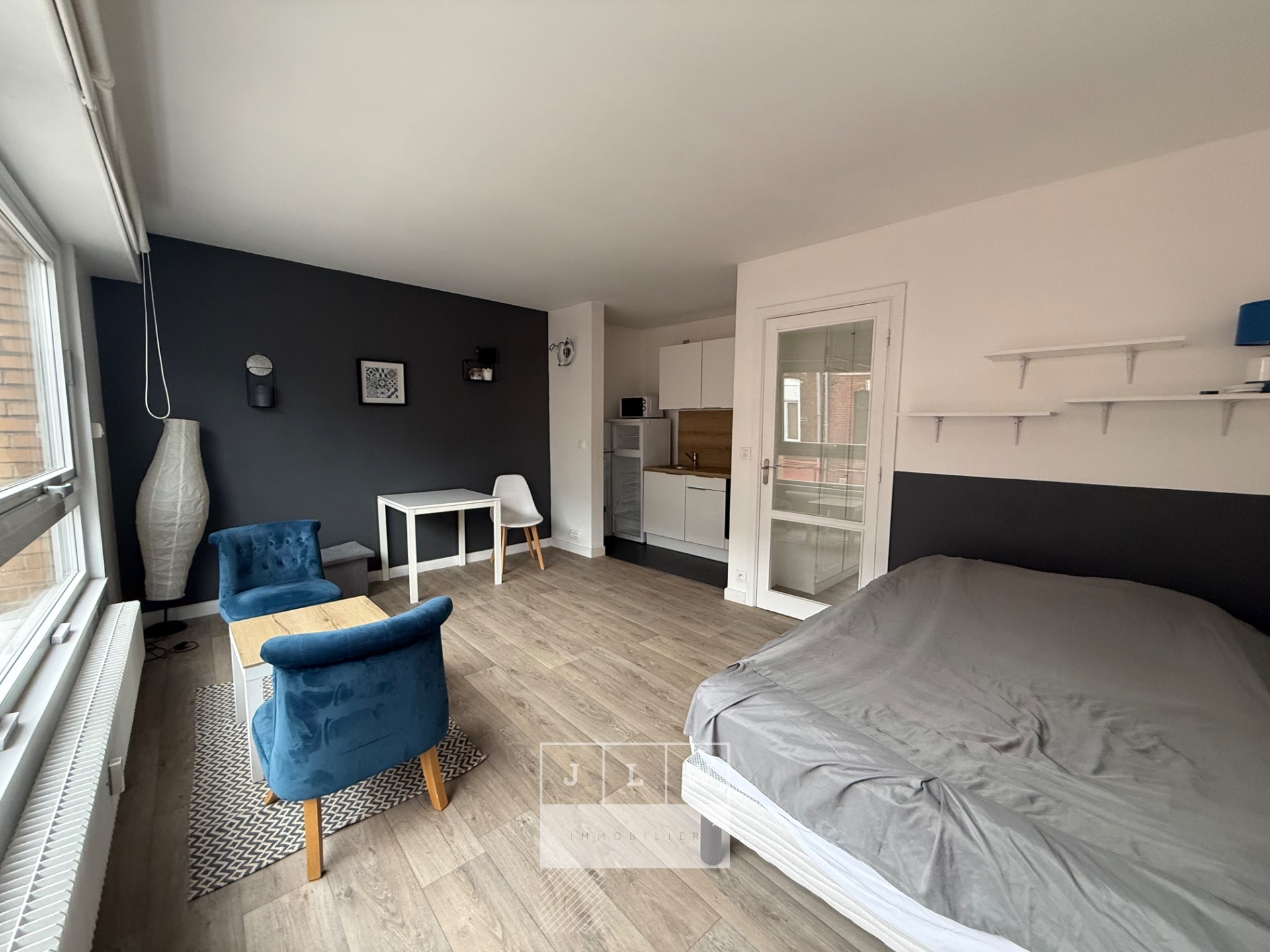 Avvy ll152 grand studio meuble proche de la catho Photo 1 - JLW Immobilier Avvy ll152 grand studio meuble proche de la catho Photo 1 - JLW Immobilier