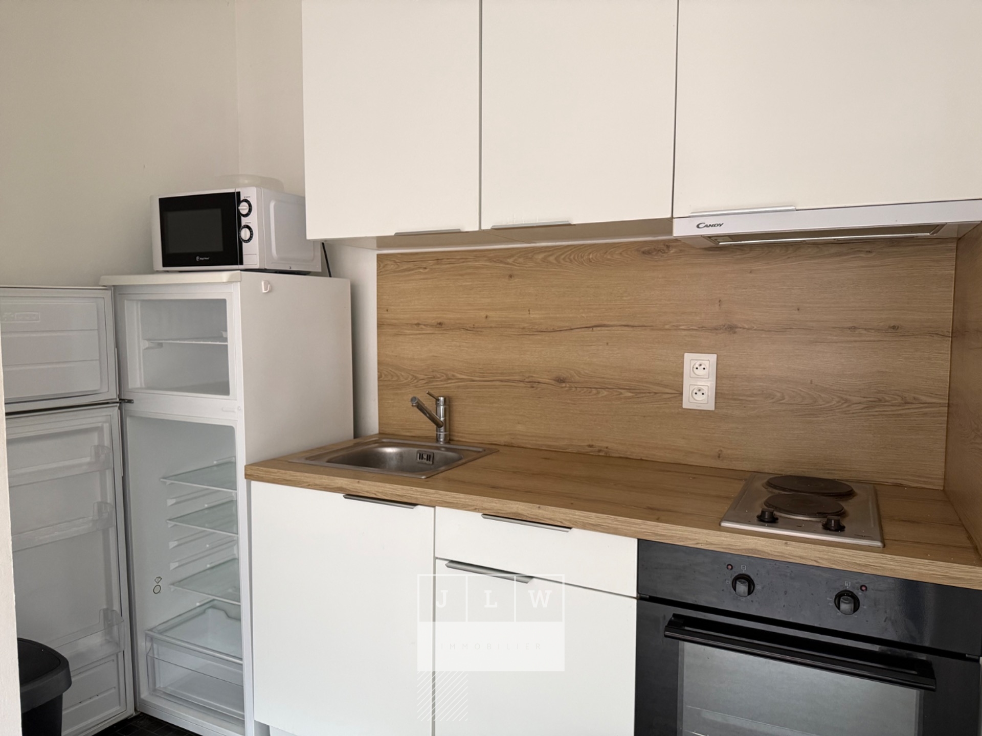 Avvy ll152 grand studio meuble proche de la catho Photo 2 - JLW Immobilier Avvy ll152 grand studio meuble proche de la catho Photo 2 - JLW Immobilier