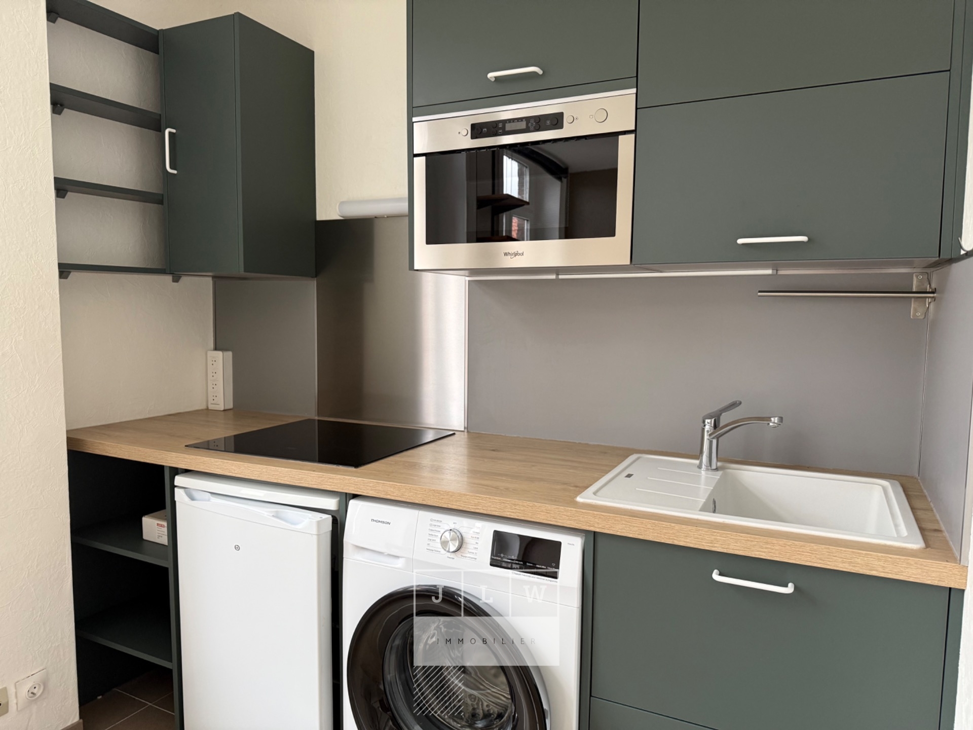 Awkg ll152 tres beau studio meuble republique Photo 4 - JLW Immobilier Awkg ll152 tres beau studio meuble republique Photo 4 - JLW Immobilier