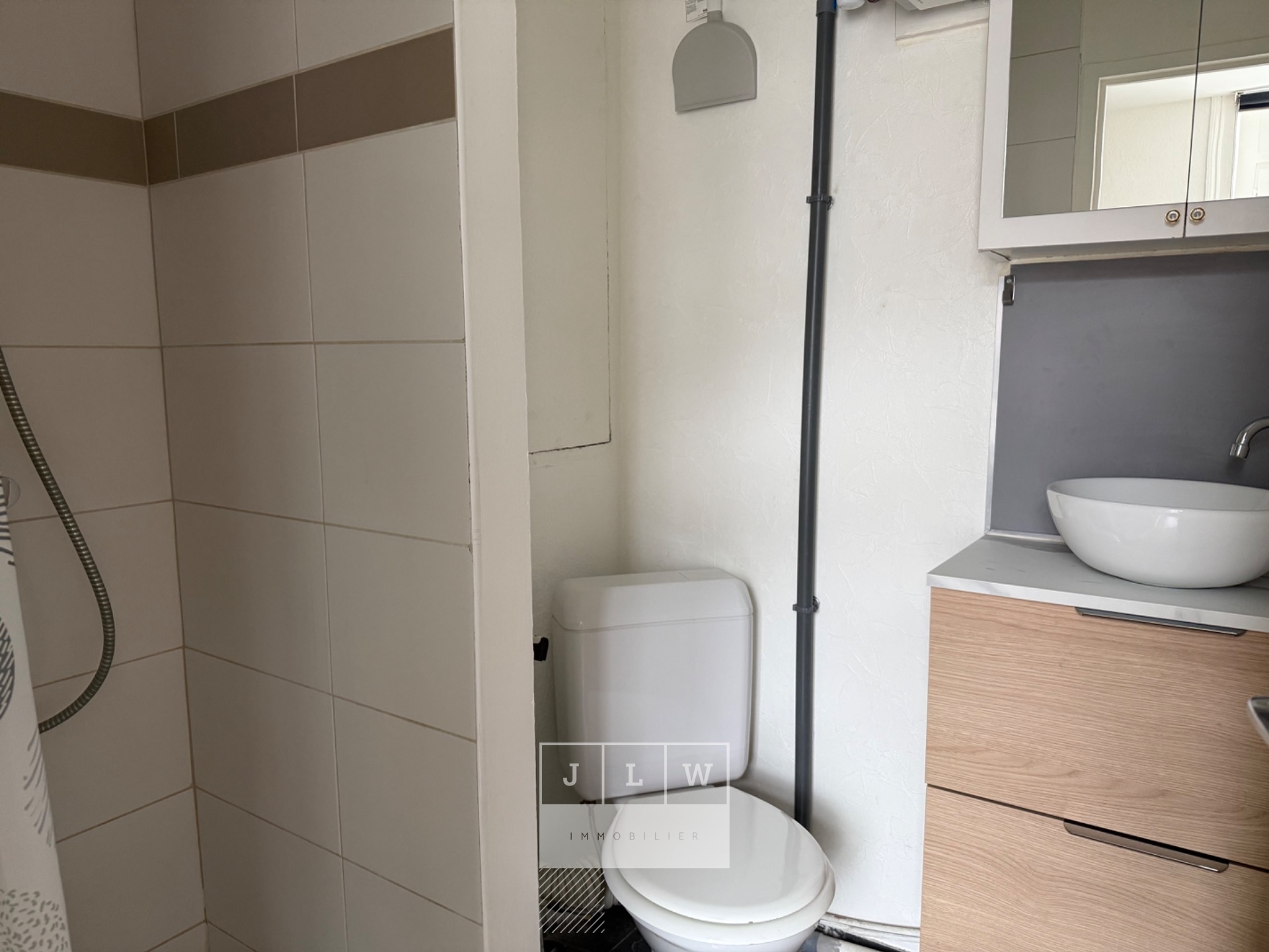 Awkg ll152 tres beau studio meuble republique Photo 5 - JLW Immobilier Awkg ll152 tres beau studio meuble republique Photo 5 - JLW Immobilier