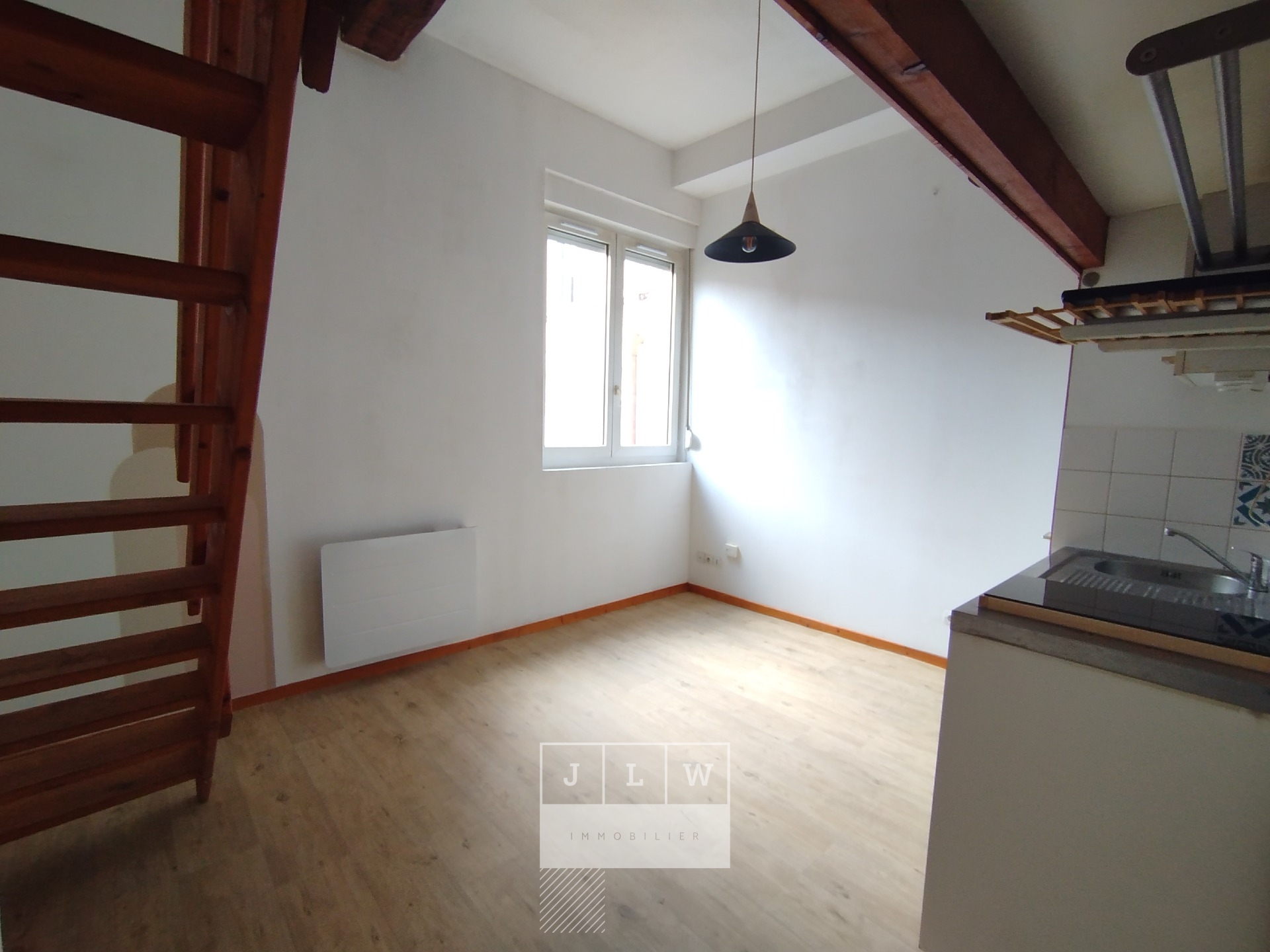 Ref  fvd  ll152 studio lumineux    place de parking Photo 1 - JLW Immobilier