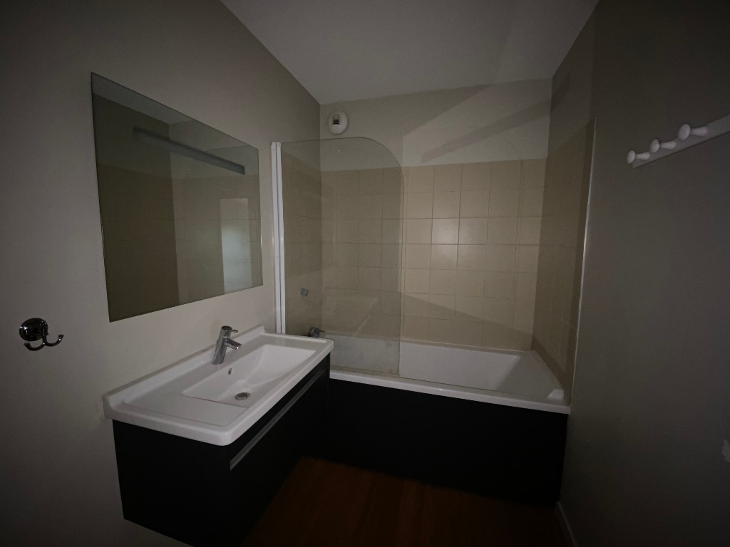 Hjv nb343 lille sebastopol t2 non meuble de 52m Photo 8 - JLW Immobilier